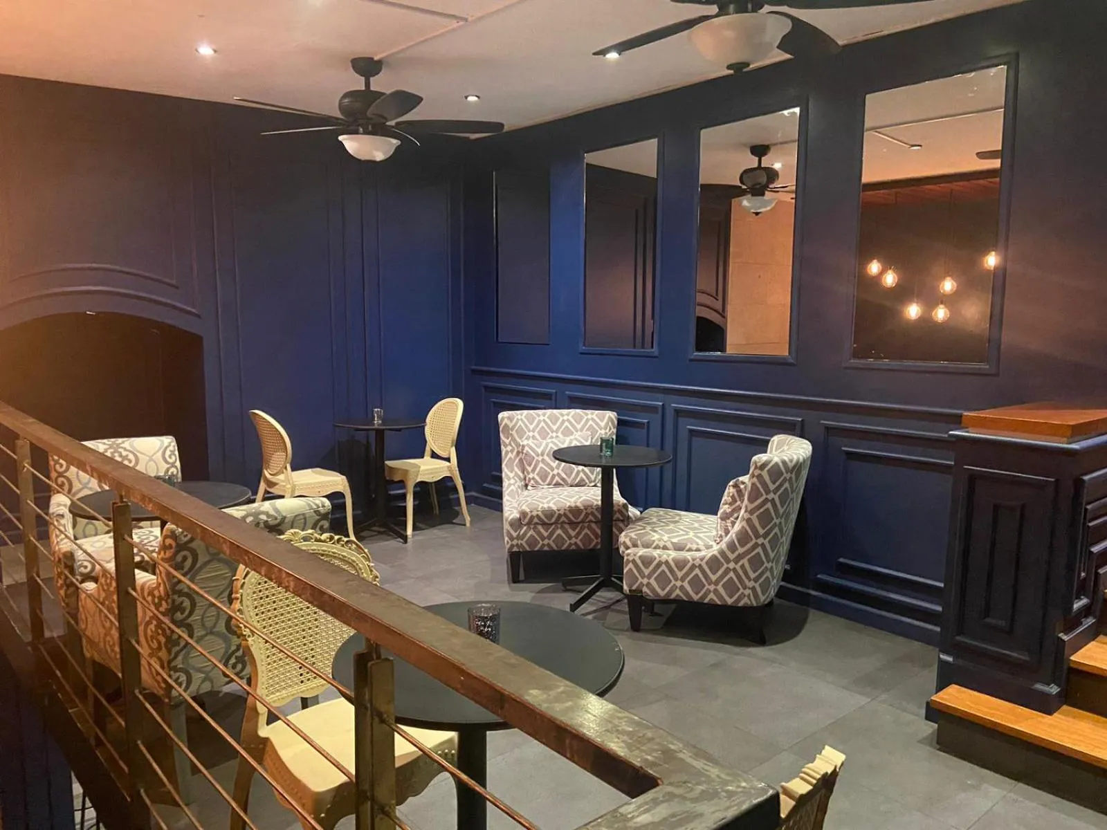 Restaurant/places to eat in Hotel MS