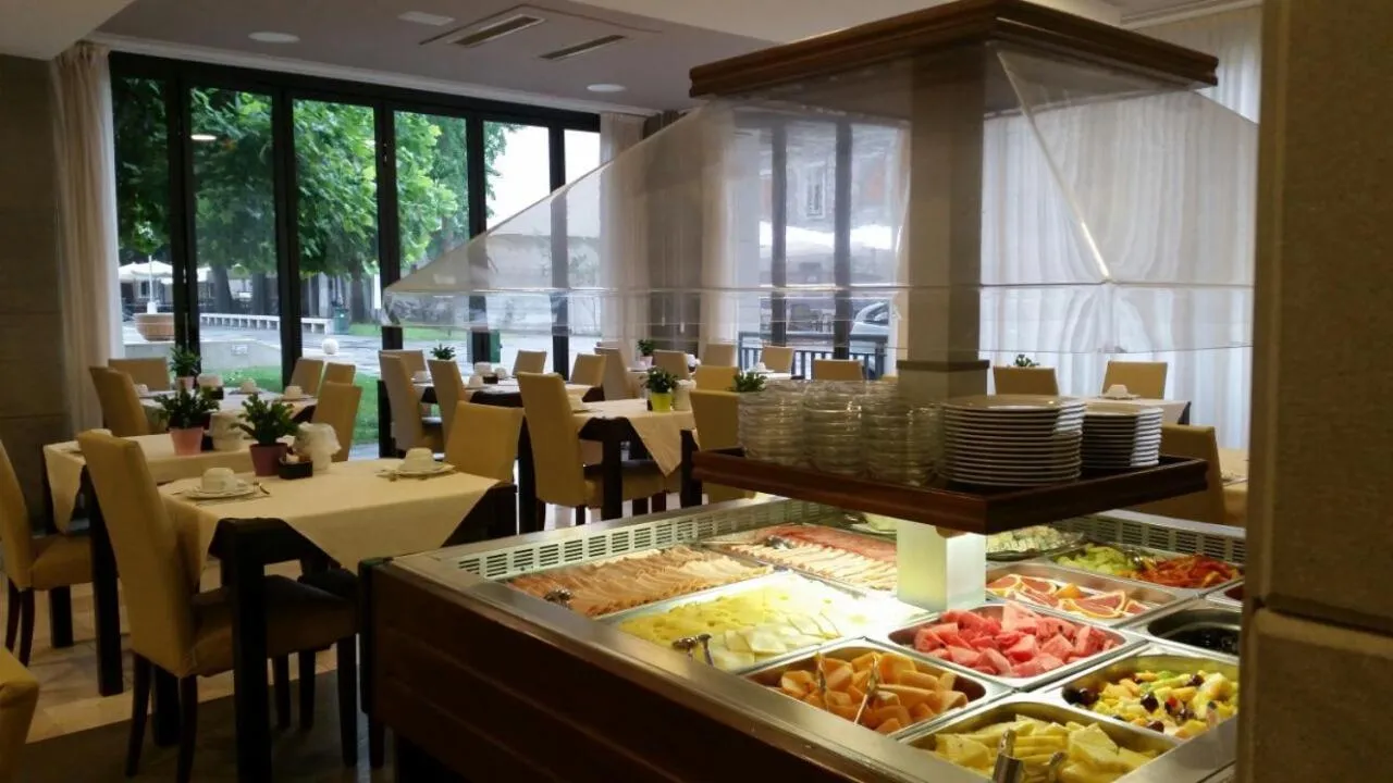 Restaurant/places to eat in Hotel Fonzari