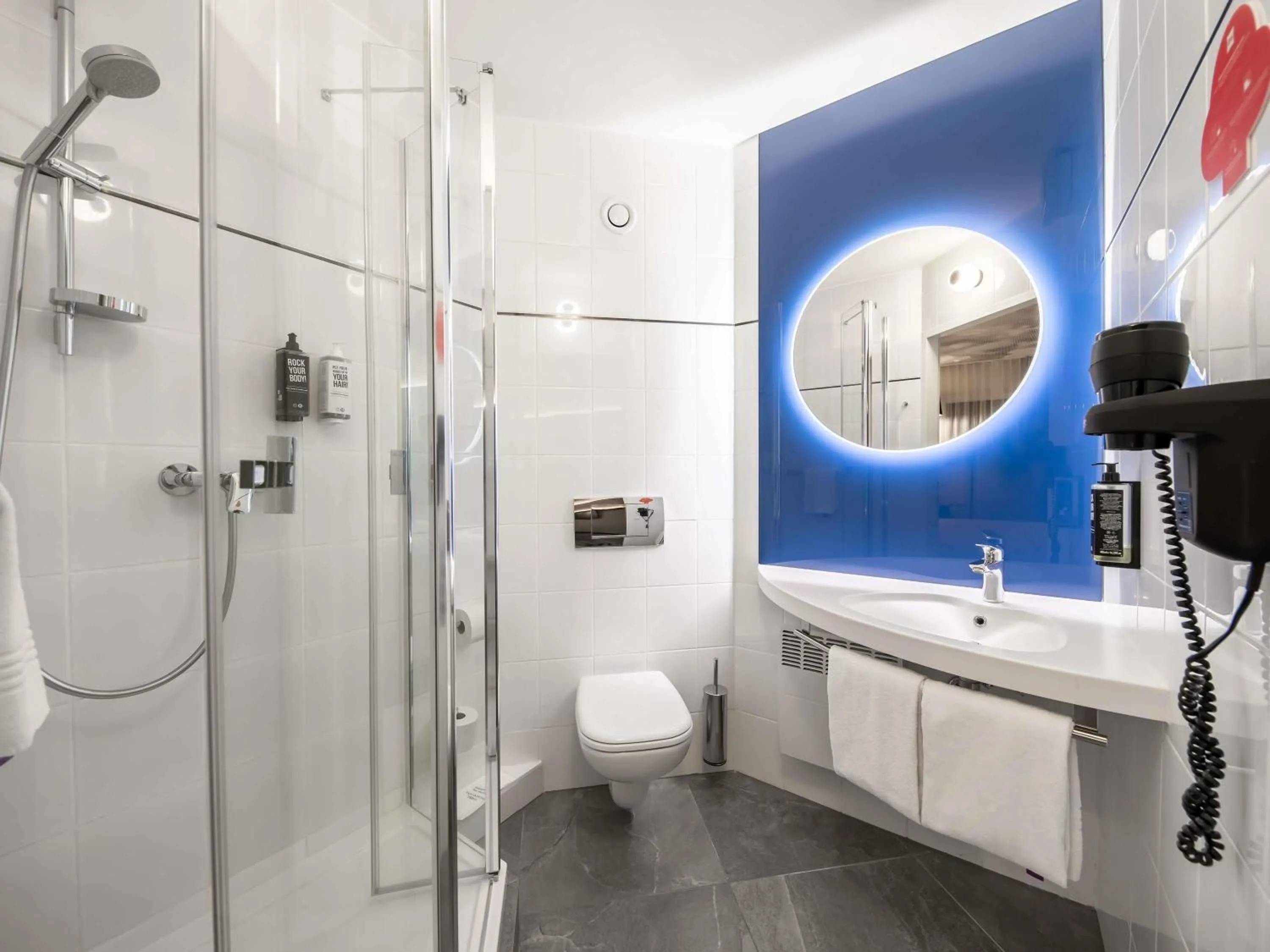 Bedroom in ibis Warszawa Centrum