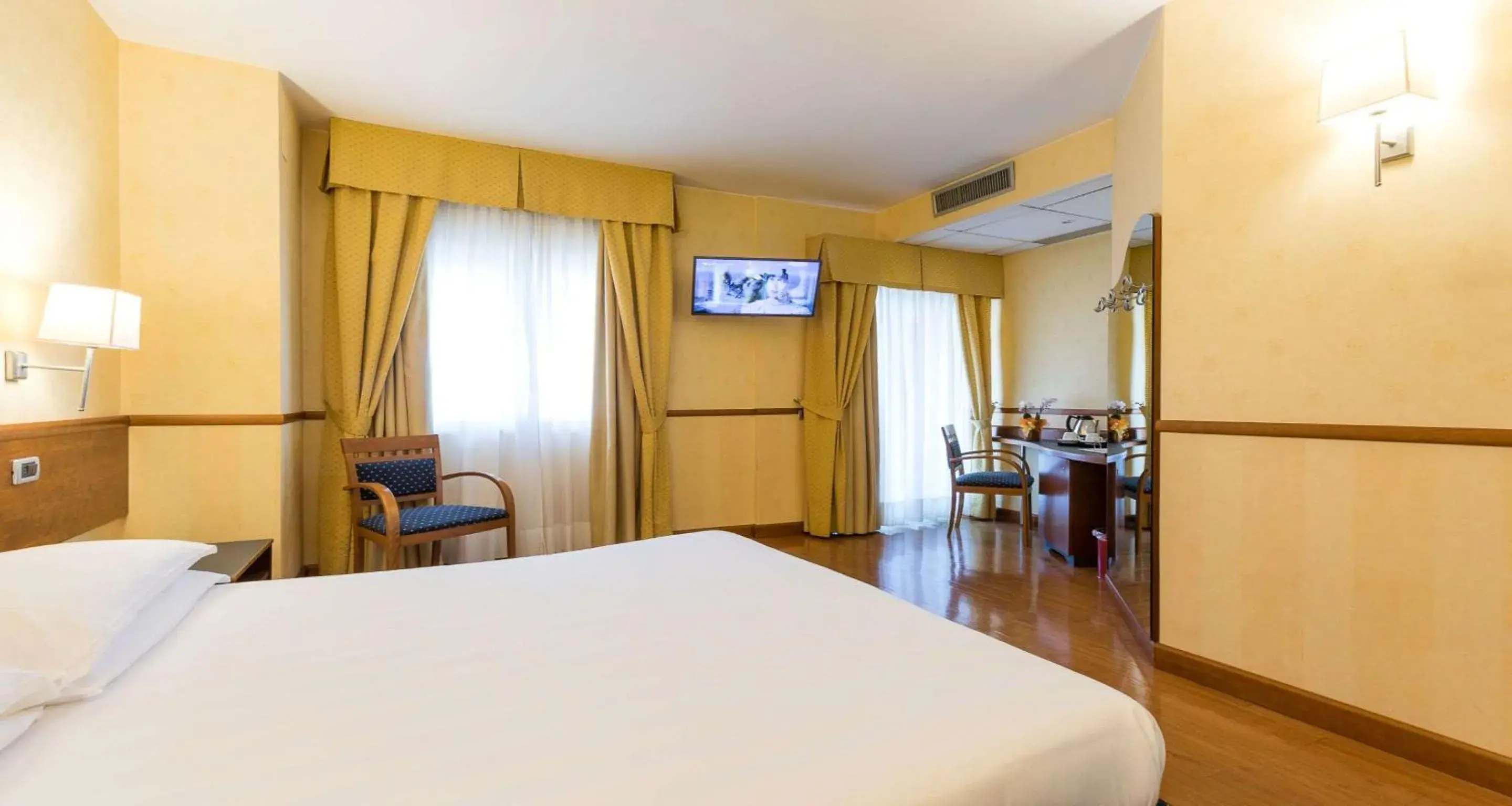 Bedroom, Bed in Best Western Hotel I Colli Bedroom, Bed in Best Western Hotel I Colli