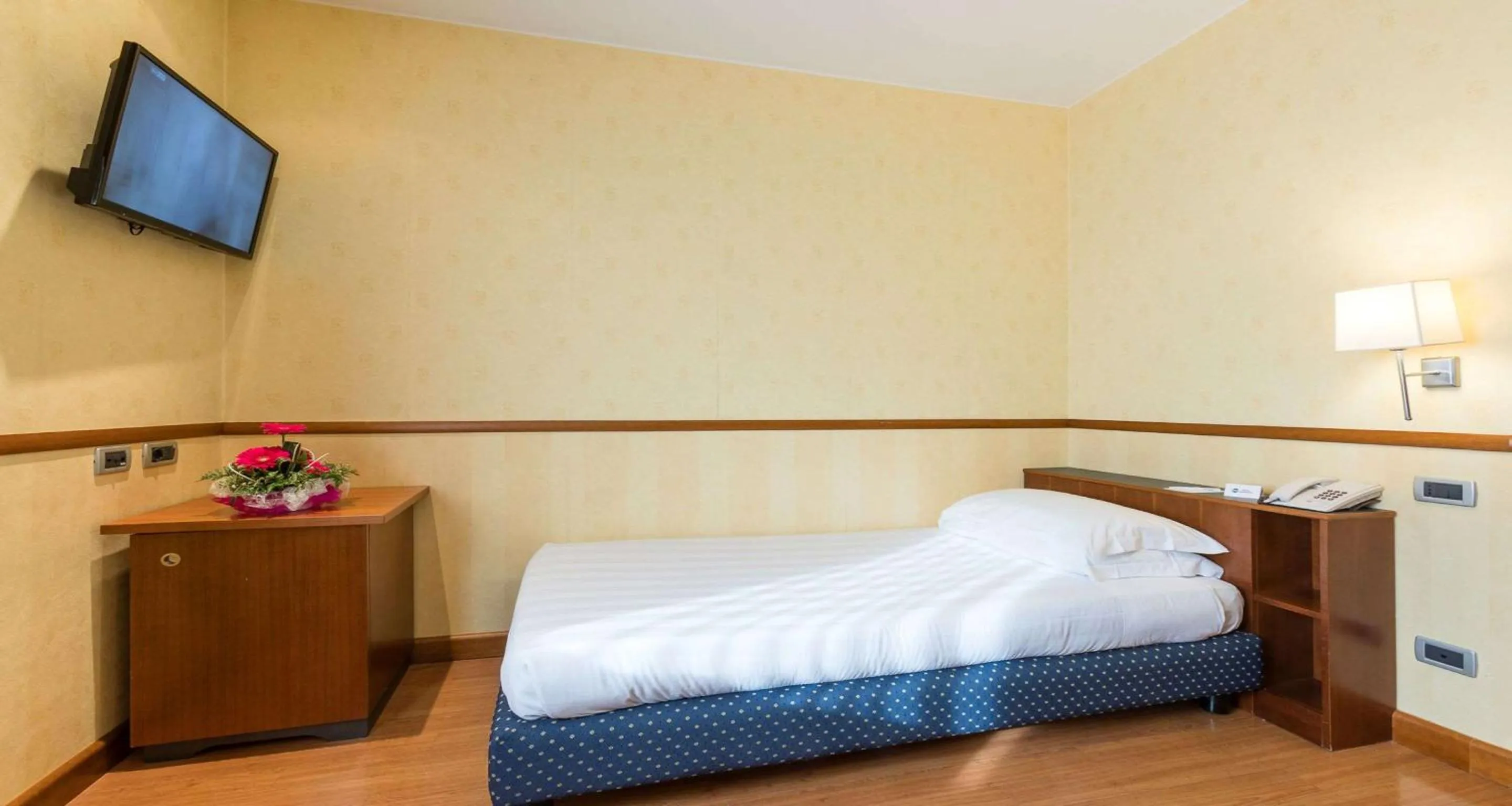 Bathroom, Bed in Best Western Hotel I Colli