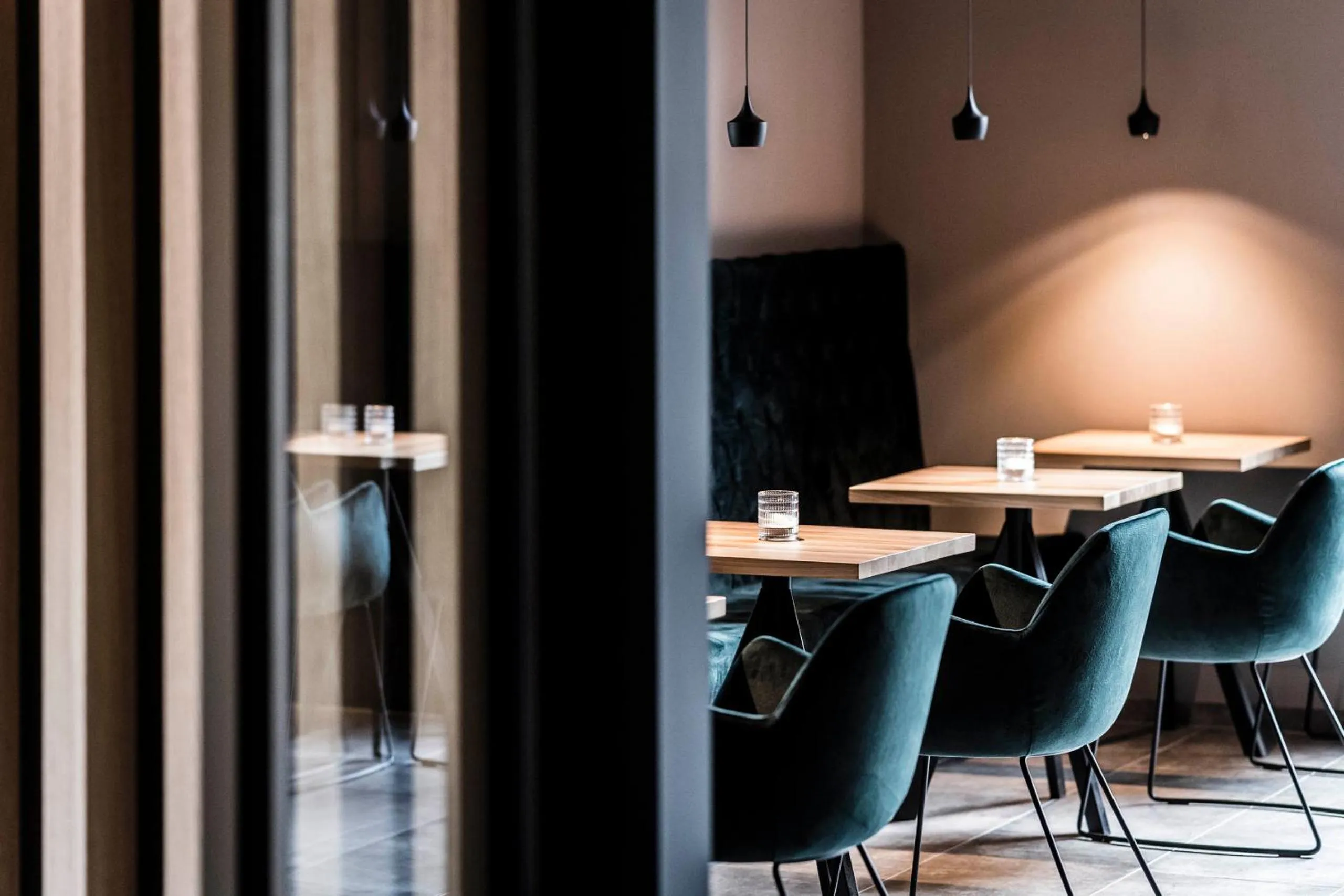 Lounge or bar in HOTEL POST alpine cityflair