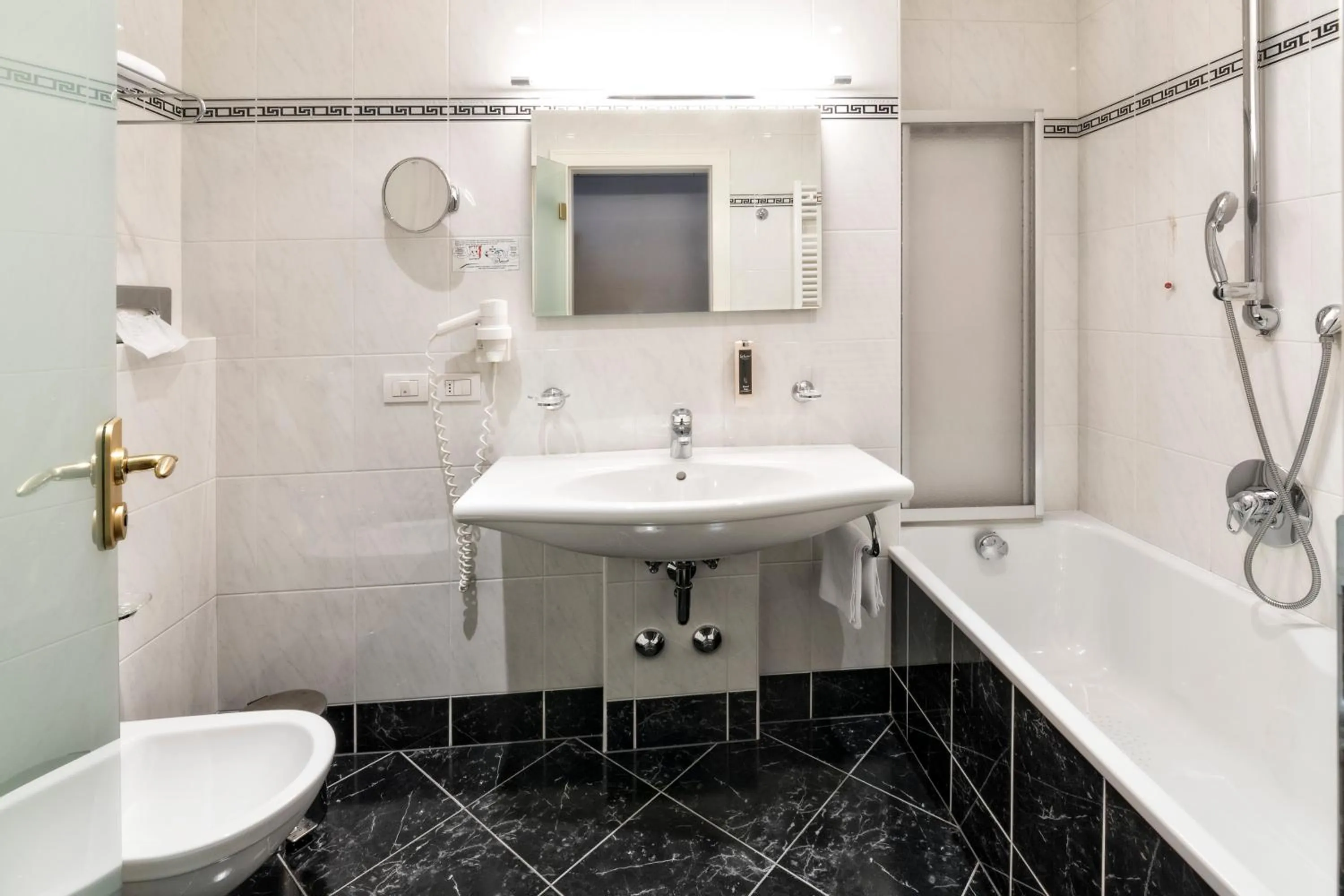 Shower in HOTEL POST alpine cityflair