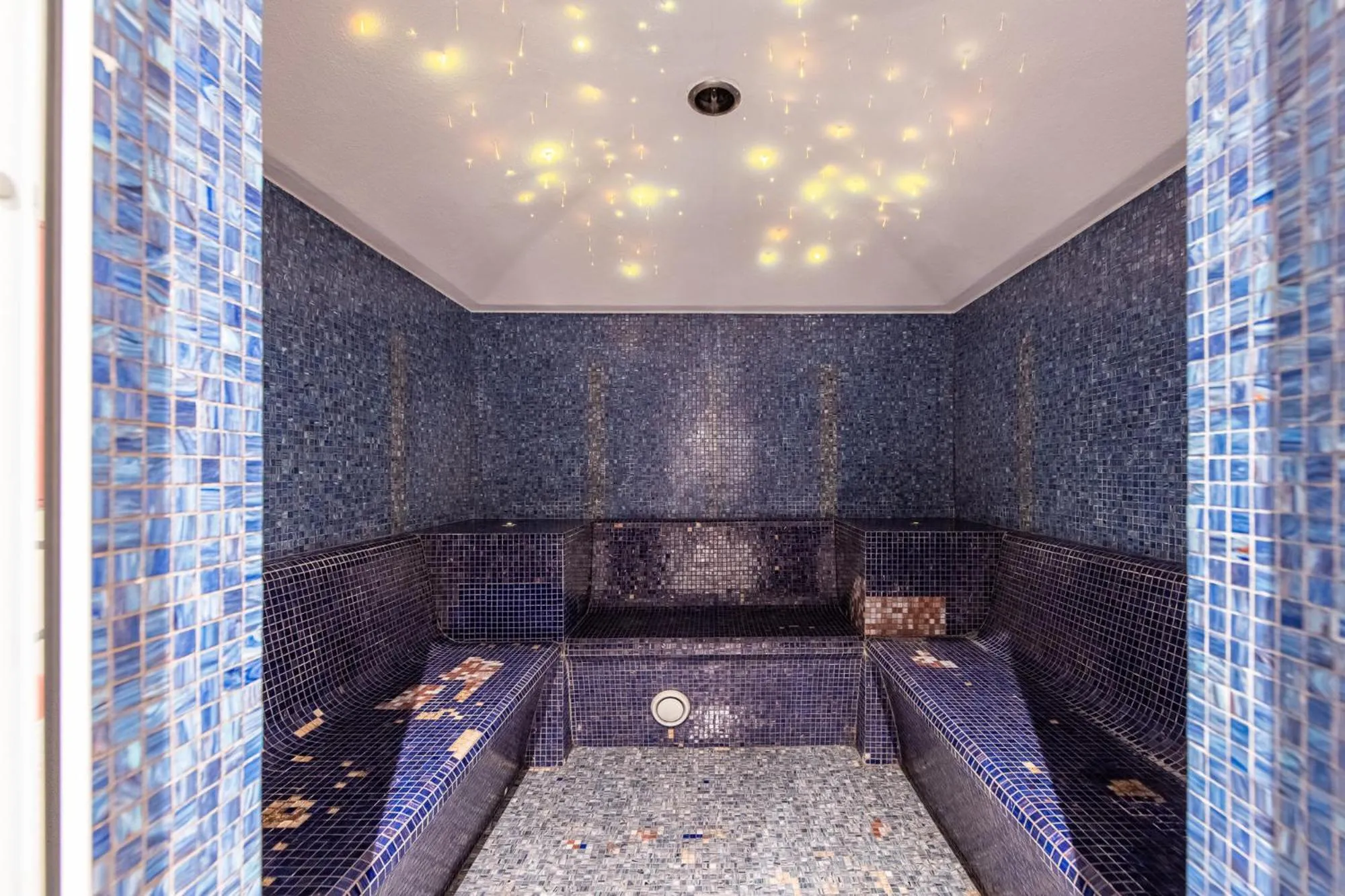 Sauna, Bed in HOTEL POST alpine cityflair