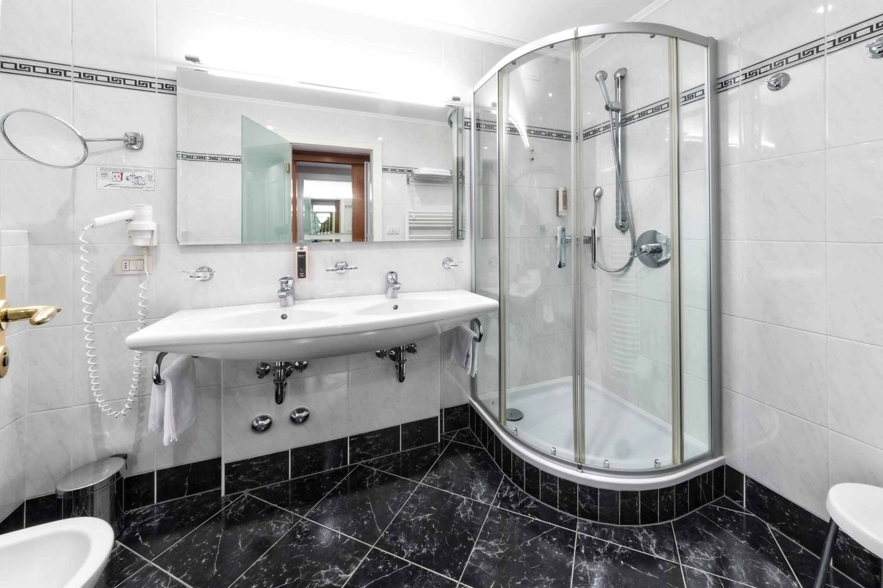 Toilet in HOTEL POST alpine cityflair