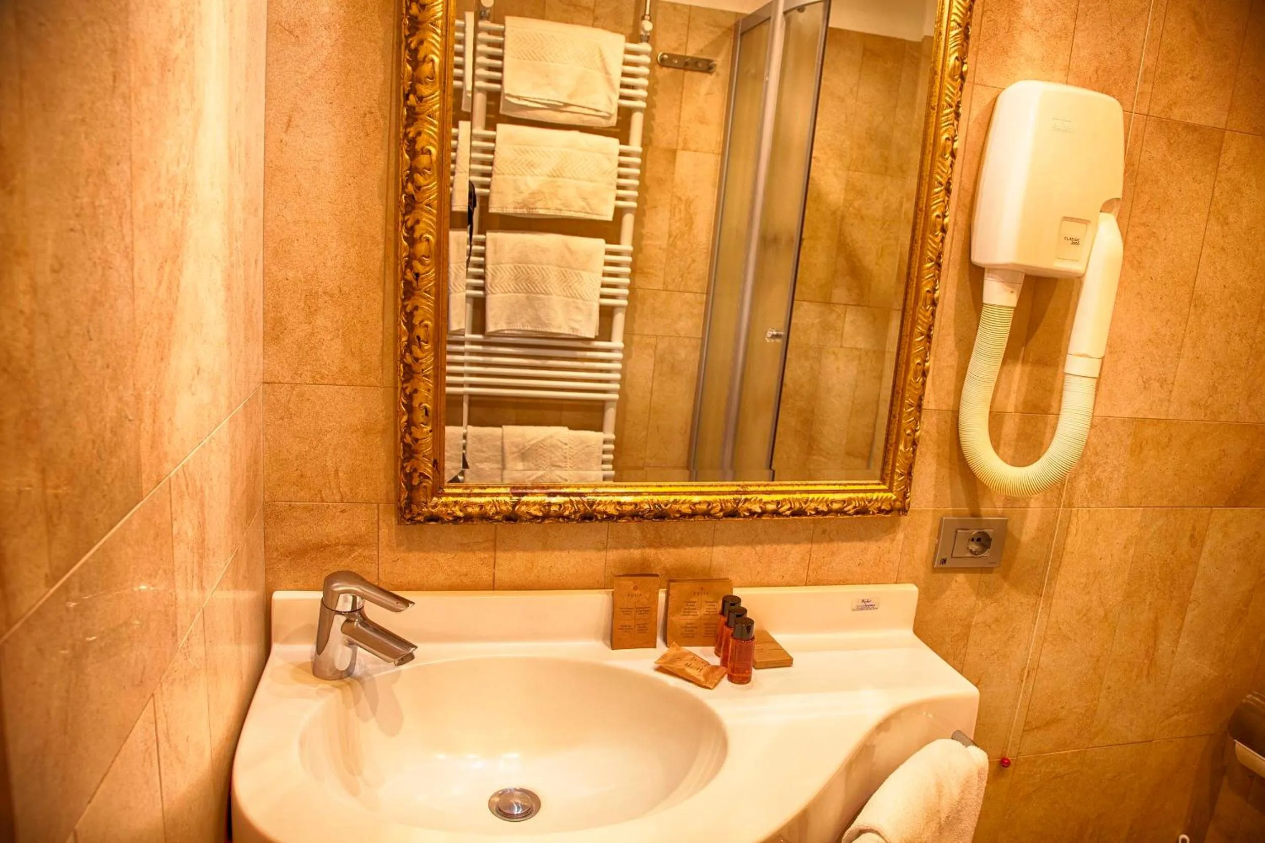 Bathroom in Hotel Katja