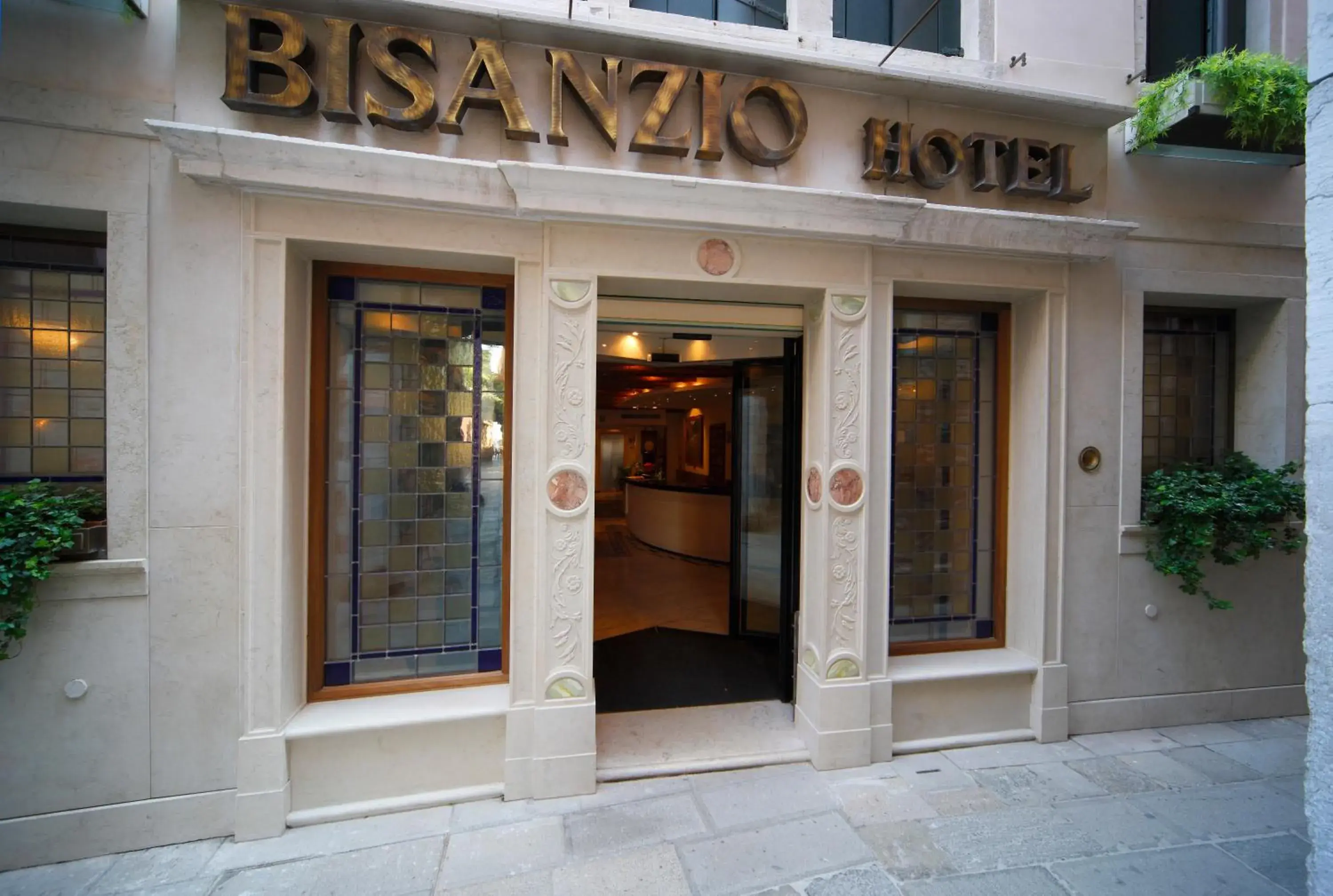 Facade/entrance in Hotel Bisanzio Facade/entrance in Hotel Bisanzio
