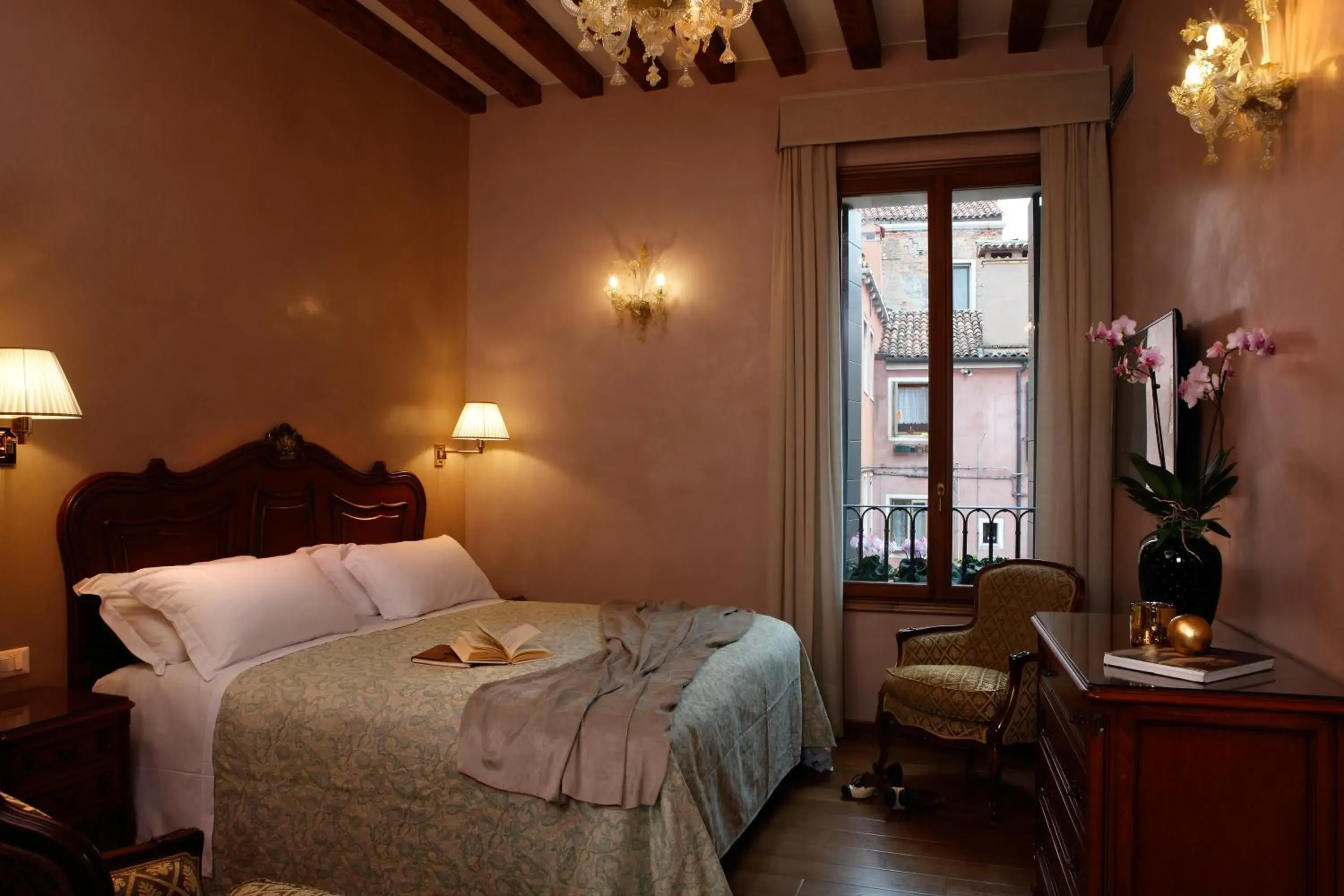 Photo of the whole room, Bed in Hotel Bisanzio Photo of the whole room, Bed in Hotel Bisanzio