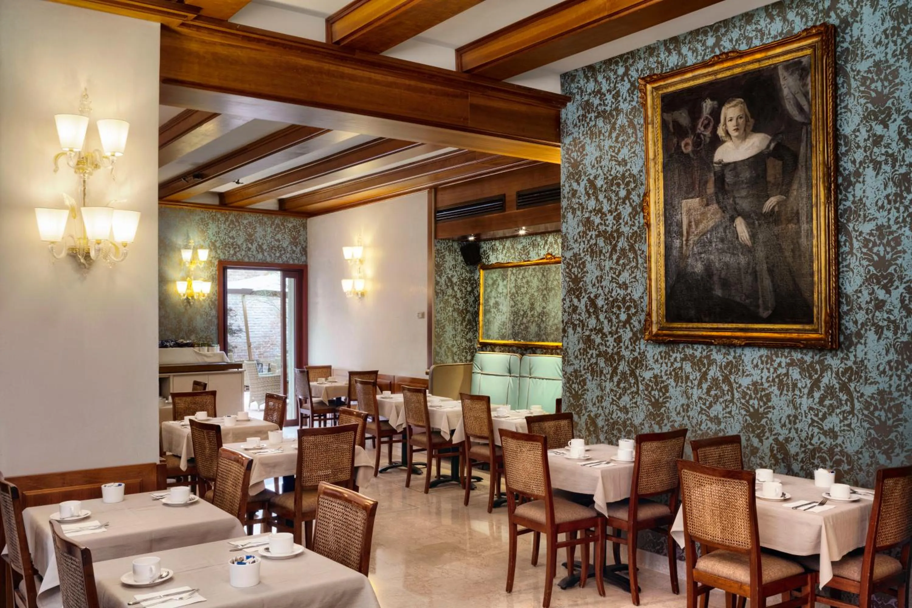 Restaurant/places to eat in Hotel Bisanzio