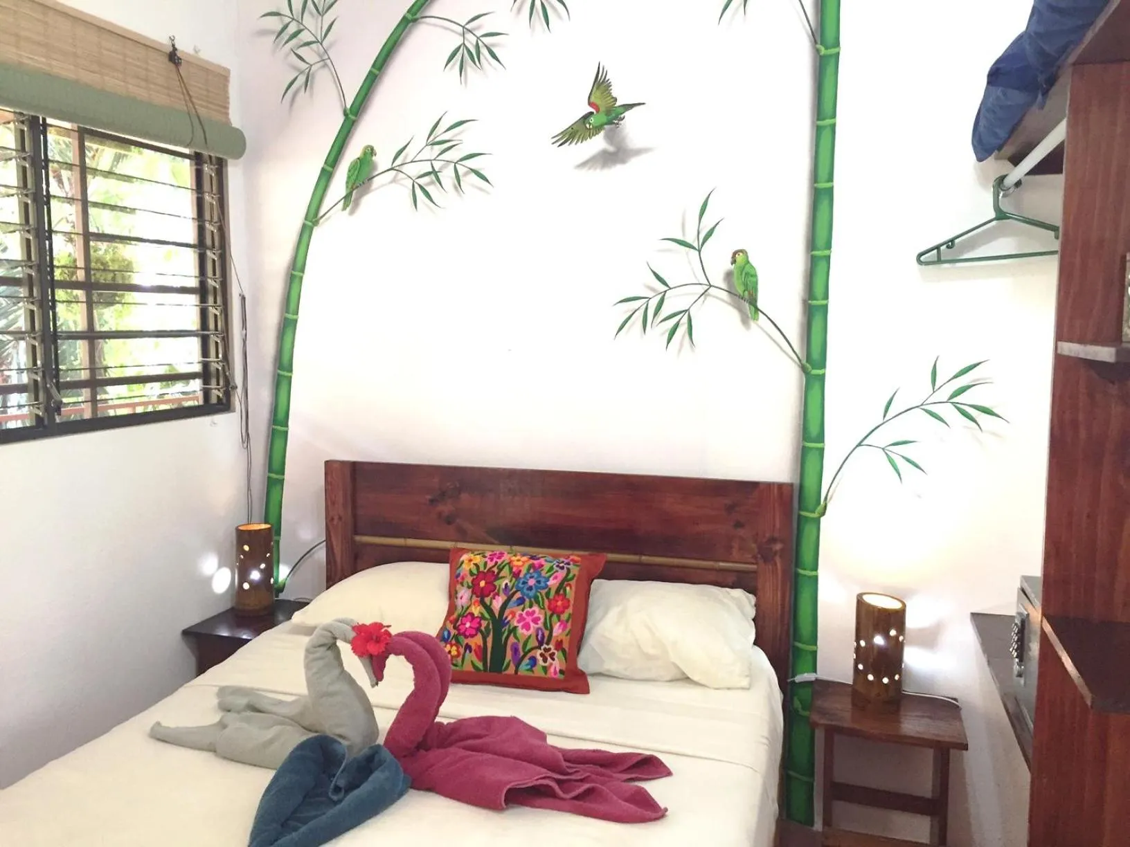Decorative detail, Bed in Hotel Tropical Sands Dominical