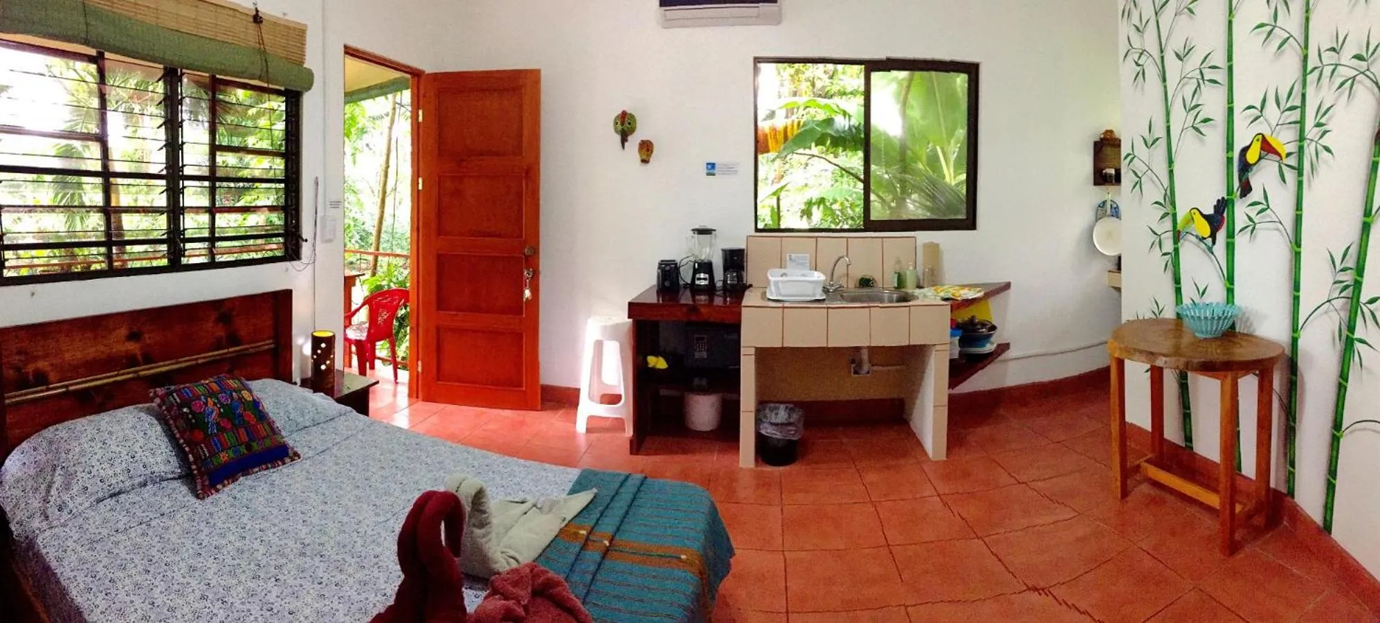 Balcony/Terrace, Bed in Hotel Tropical Sands Dominical