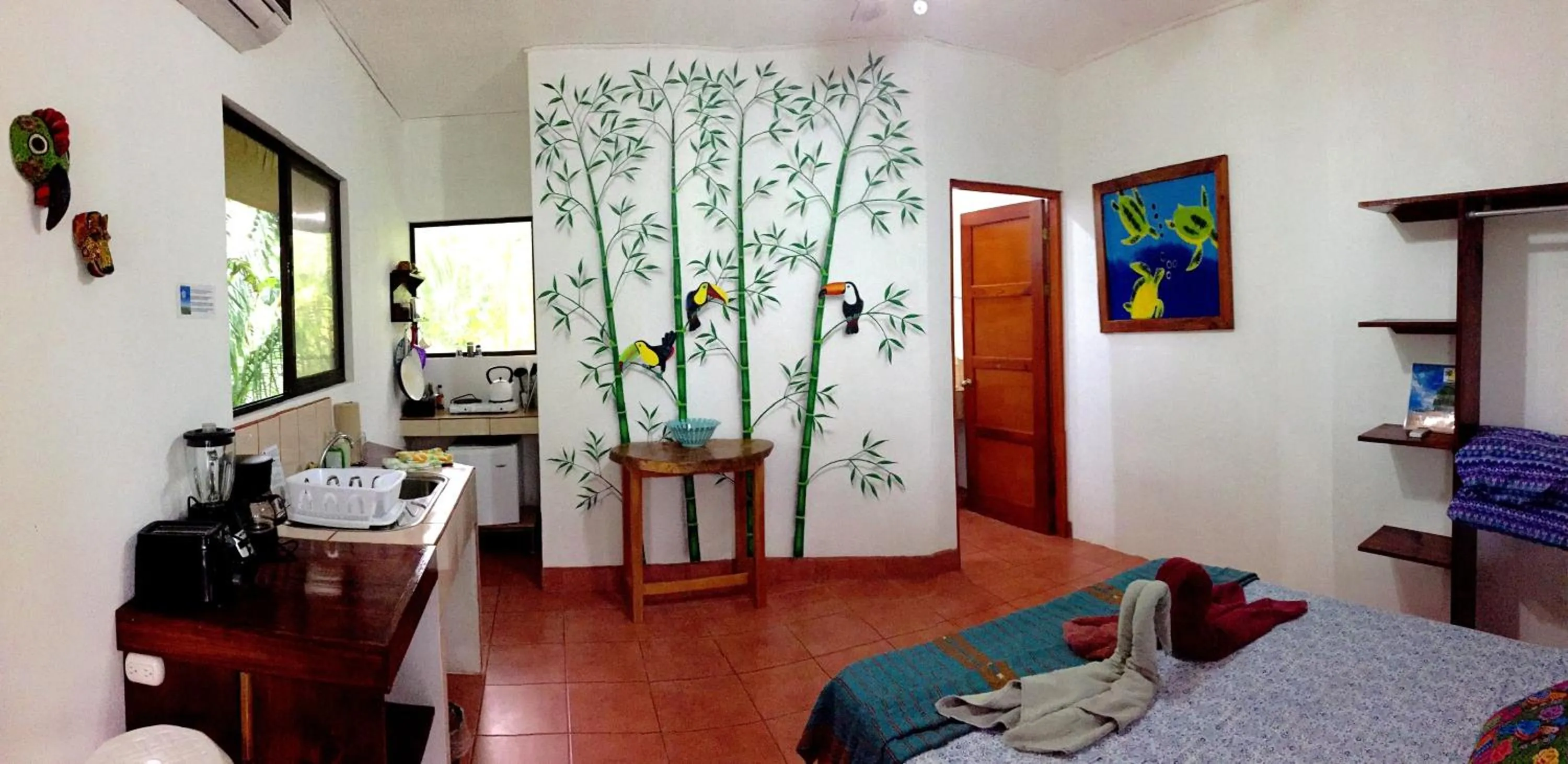 Coffee/tea facilities, Bed in Hotel Tropical Sands Dominical