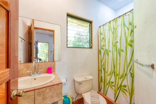 Toilet in Hotel Tropical Sands Dominical