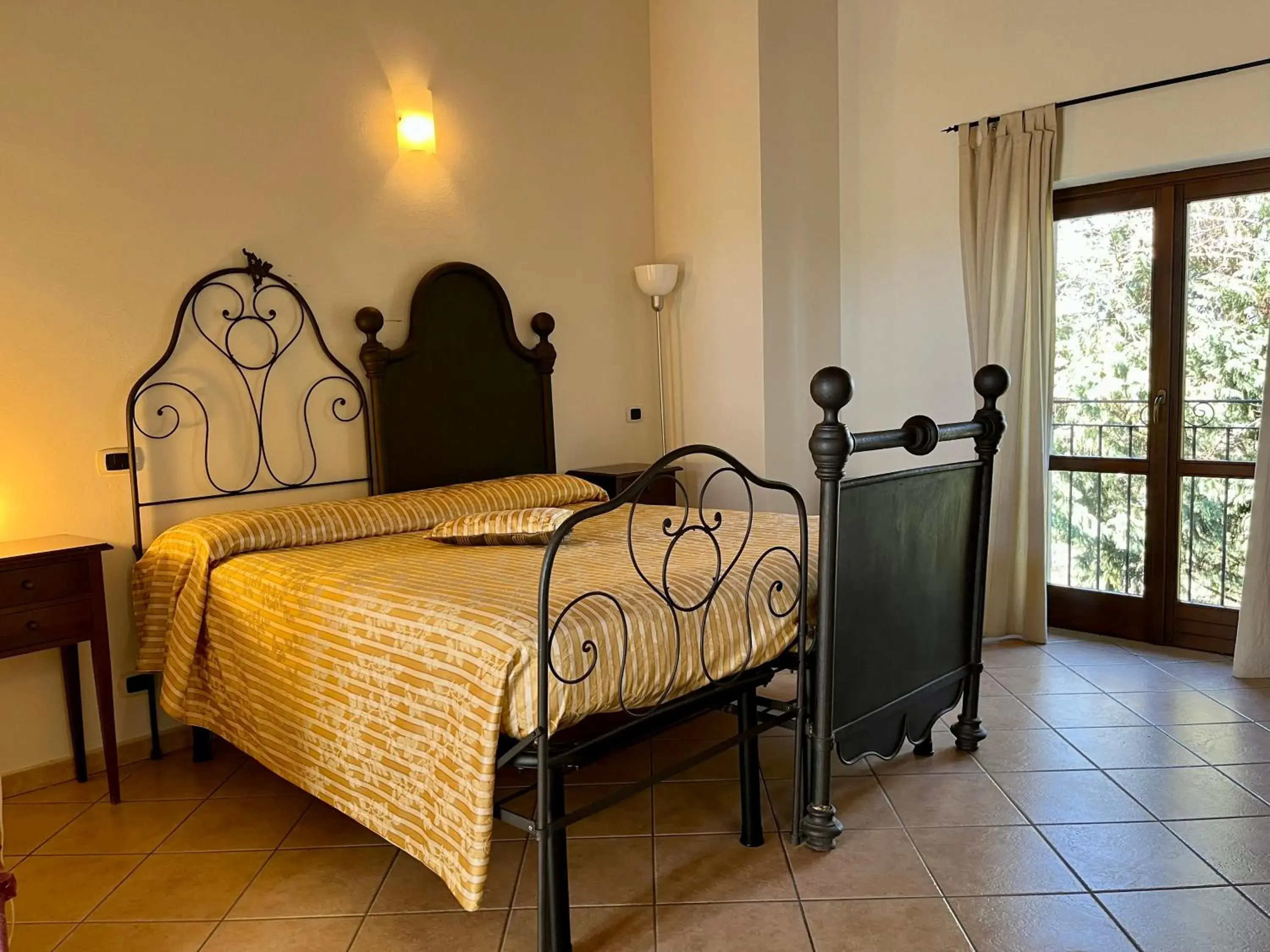 Triple Room with Garden View in La Cascina Del Castello Triple Room with Garden View in La Cascina Del Castello