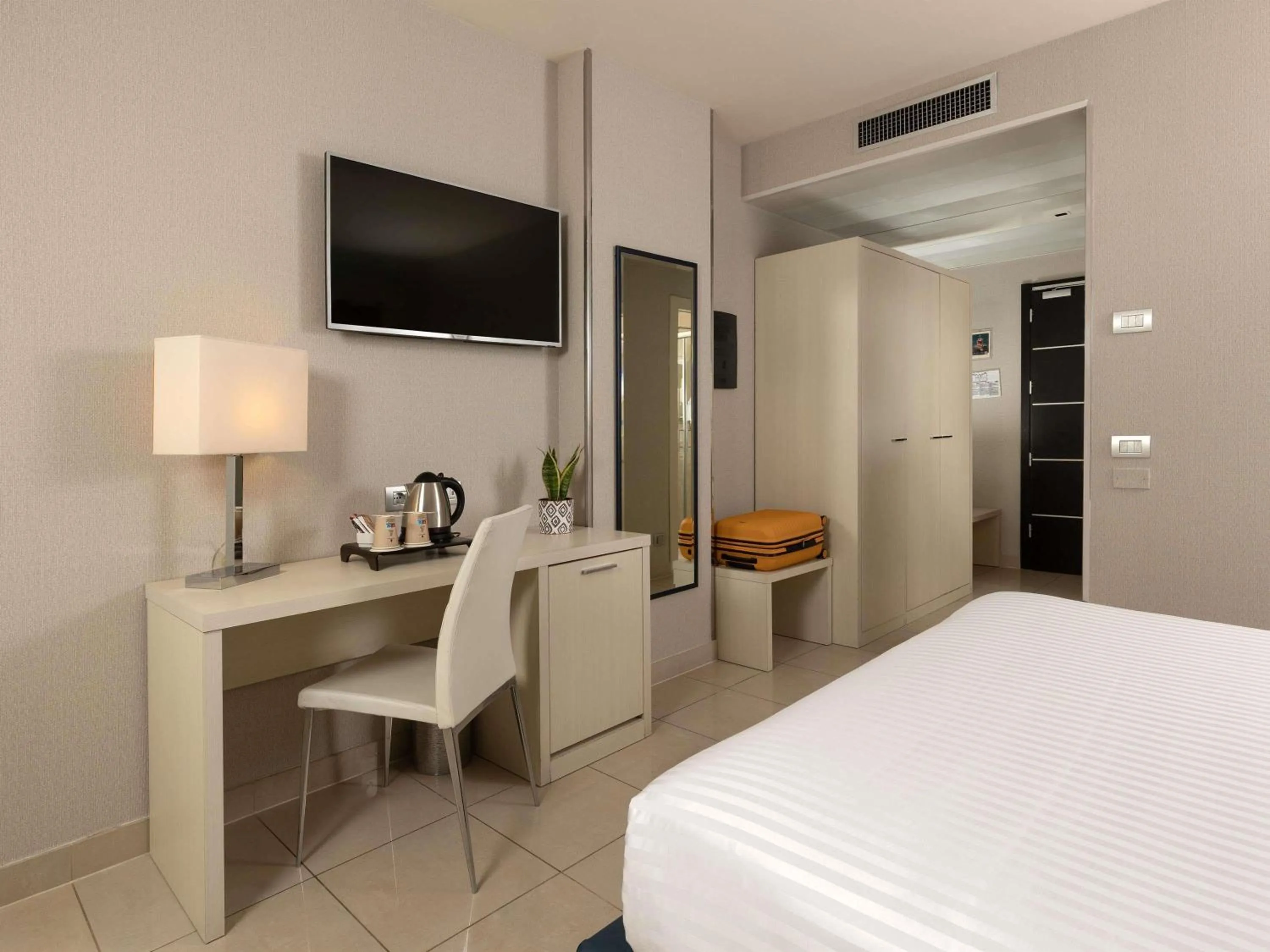 Bedroom, Bed in Mercure Hotel Rimini Artis