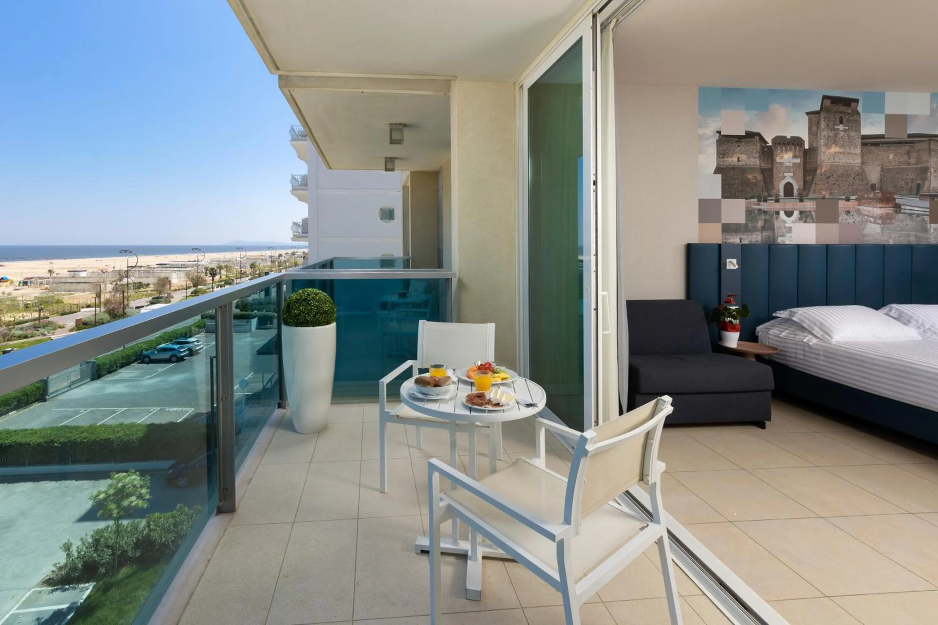 Balcony/Terrace, Bed in Mercure Hotel Rimini Artis