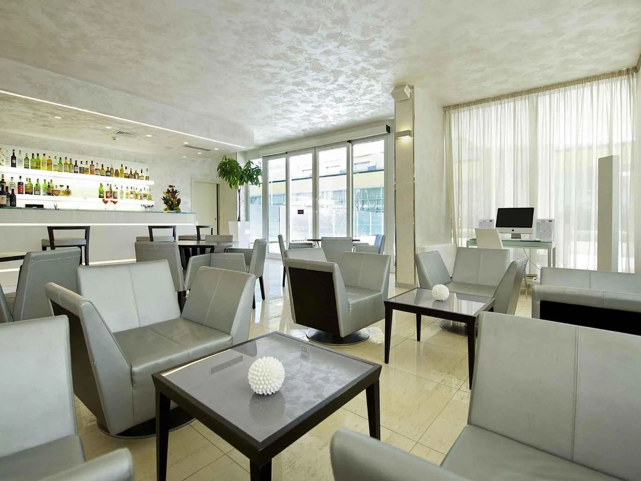 Lounge or bar in Mercure Hotel Rimini Artis