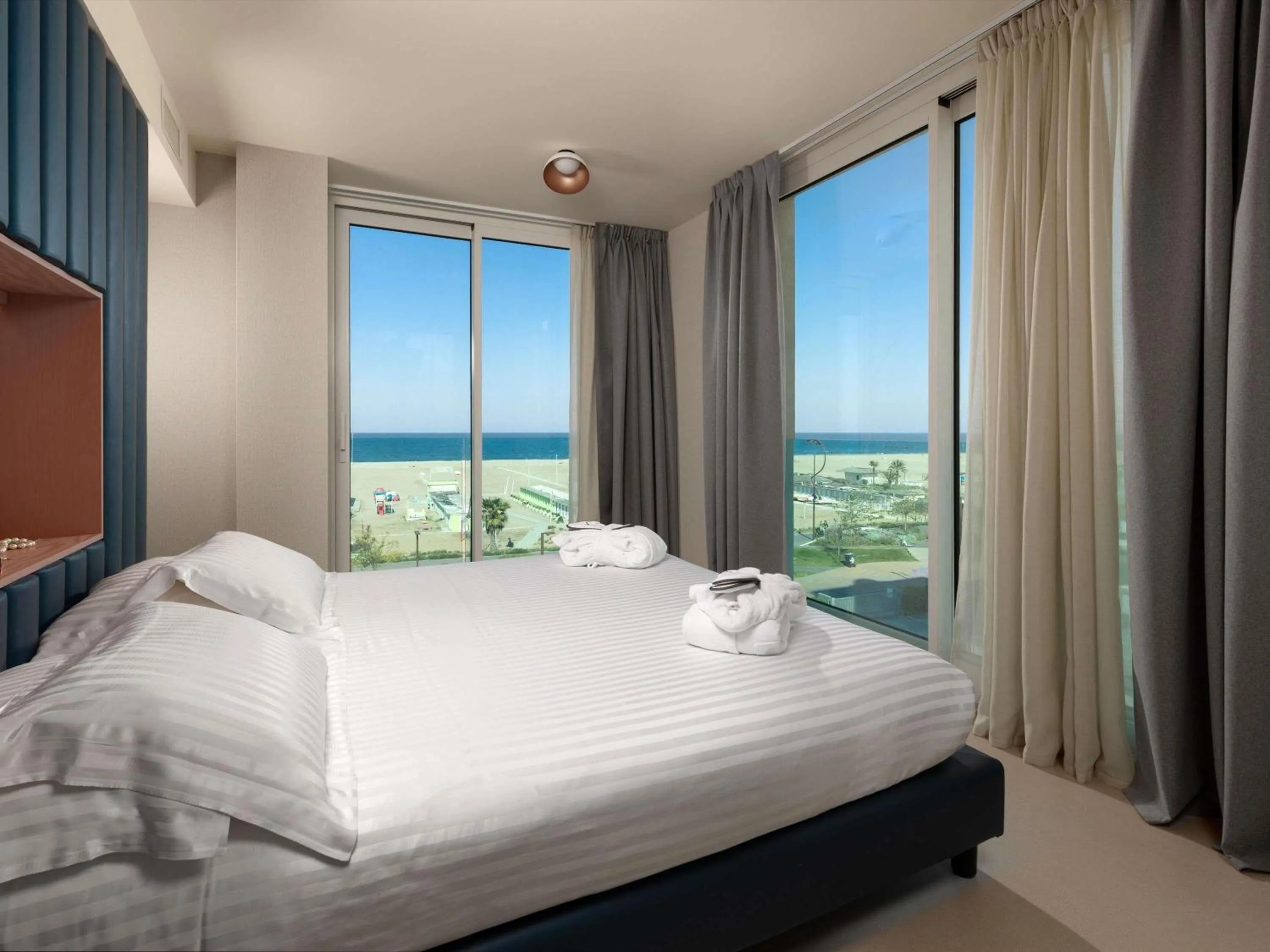 Bedroom, Bed in Mercure Hotel Rimini Artis