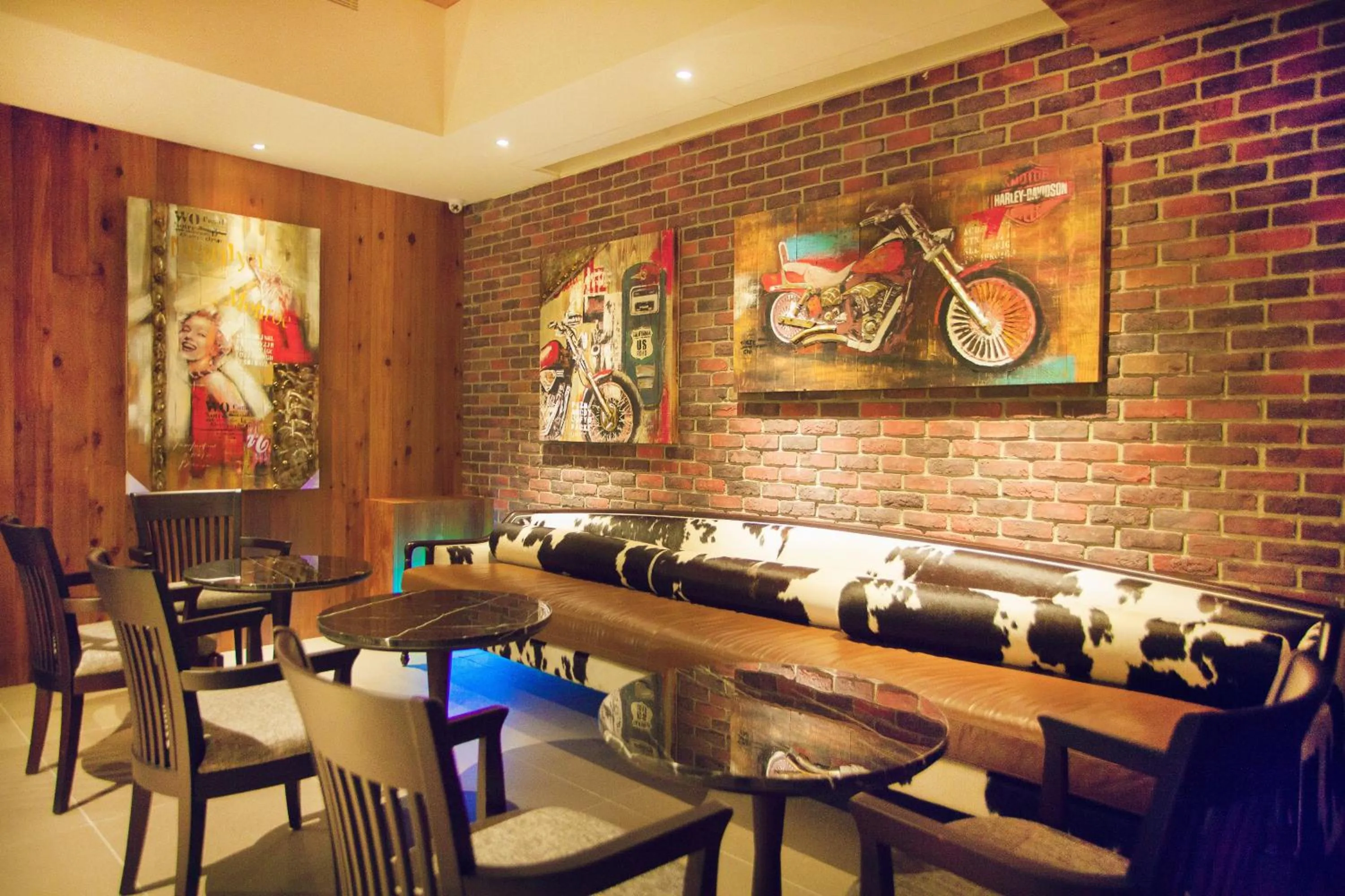 Restaurant/places to eat in Inn by the Village