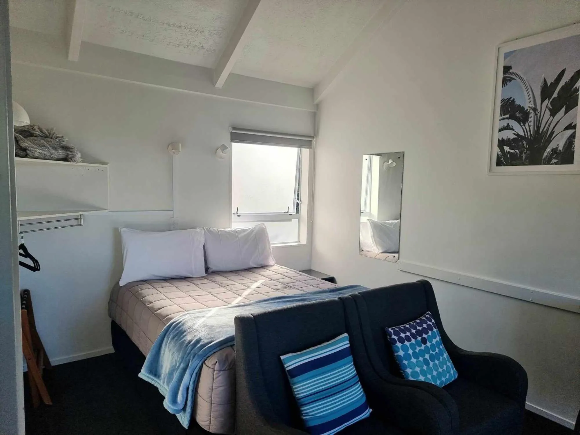 Bed in Ohope Beach Motel