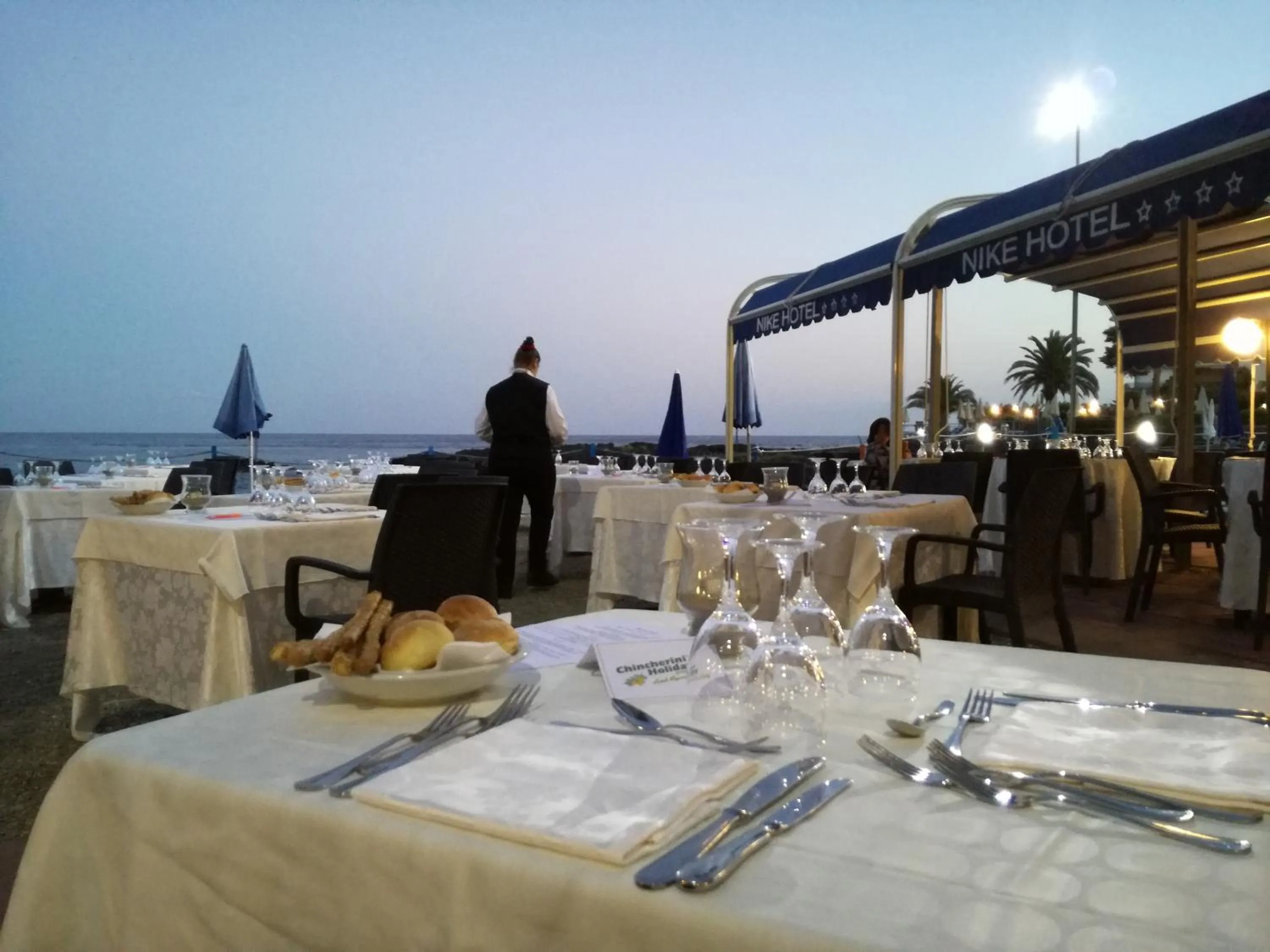 Restaurant/places to eat in Hotel Nike