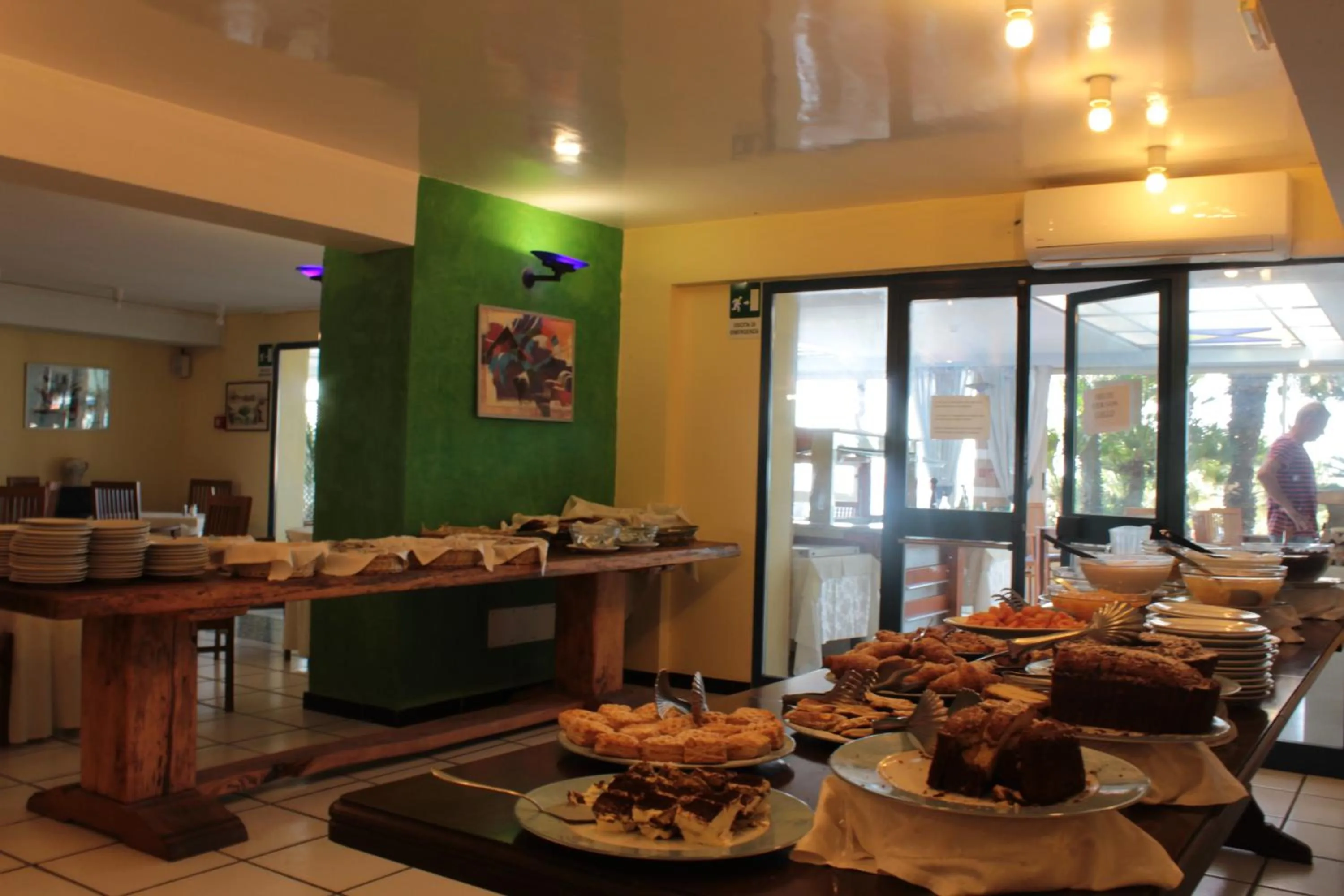 Restaurant/places to eat in Hotel Nike