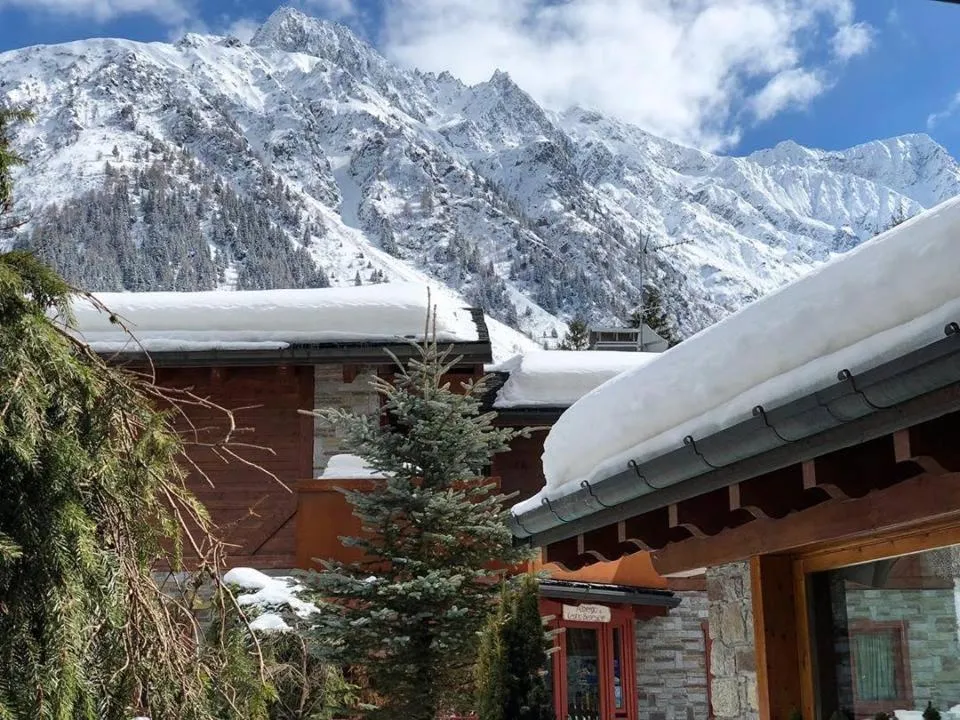 Property building in La Tana dell'orso Hotel & SPA