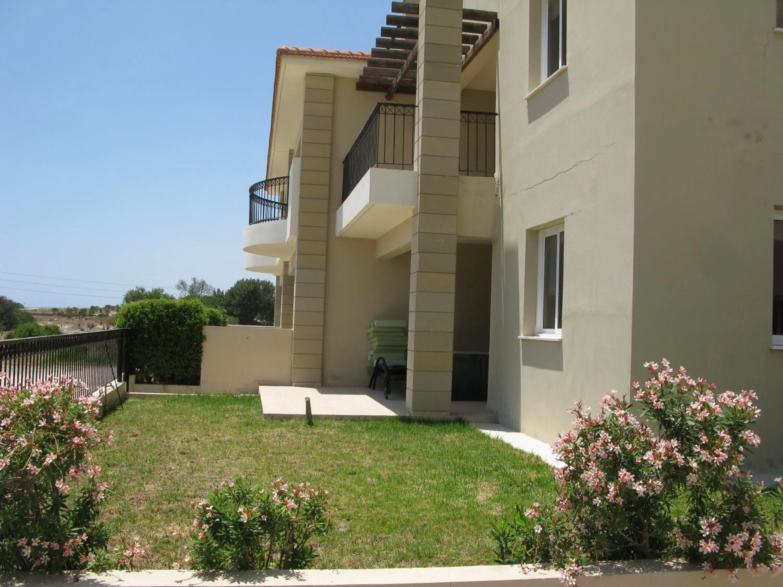Property building in Pyla Gardens D5