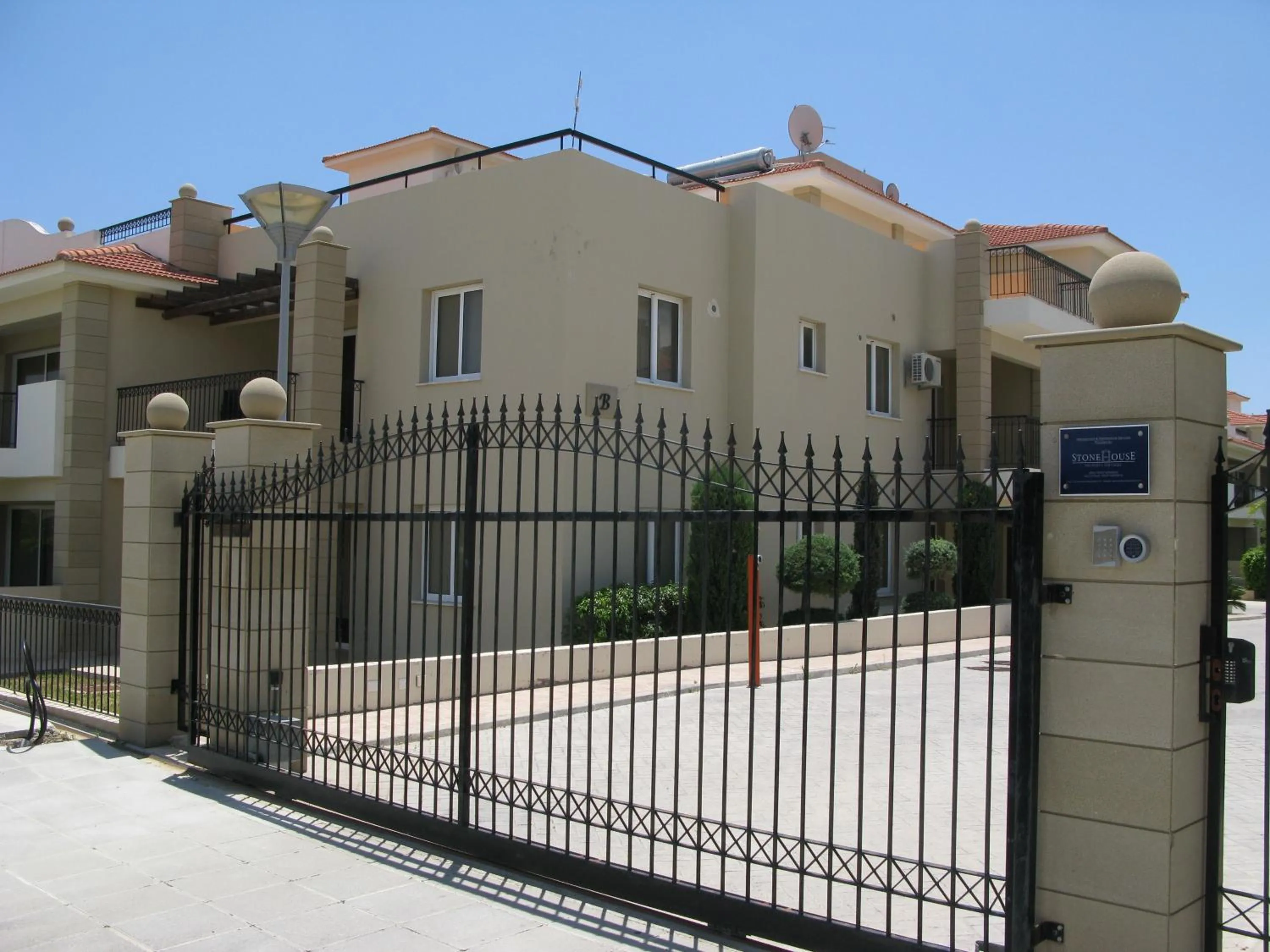 Property building in Pyla Gardens D5