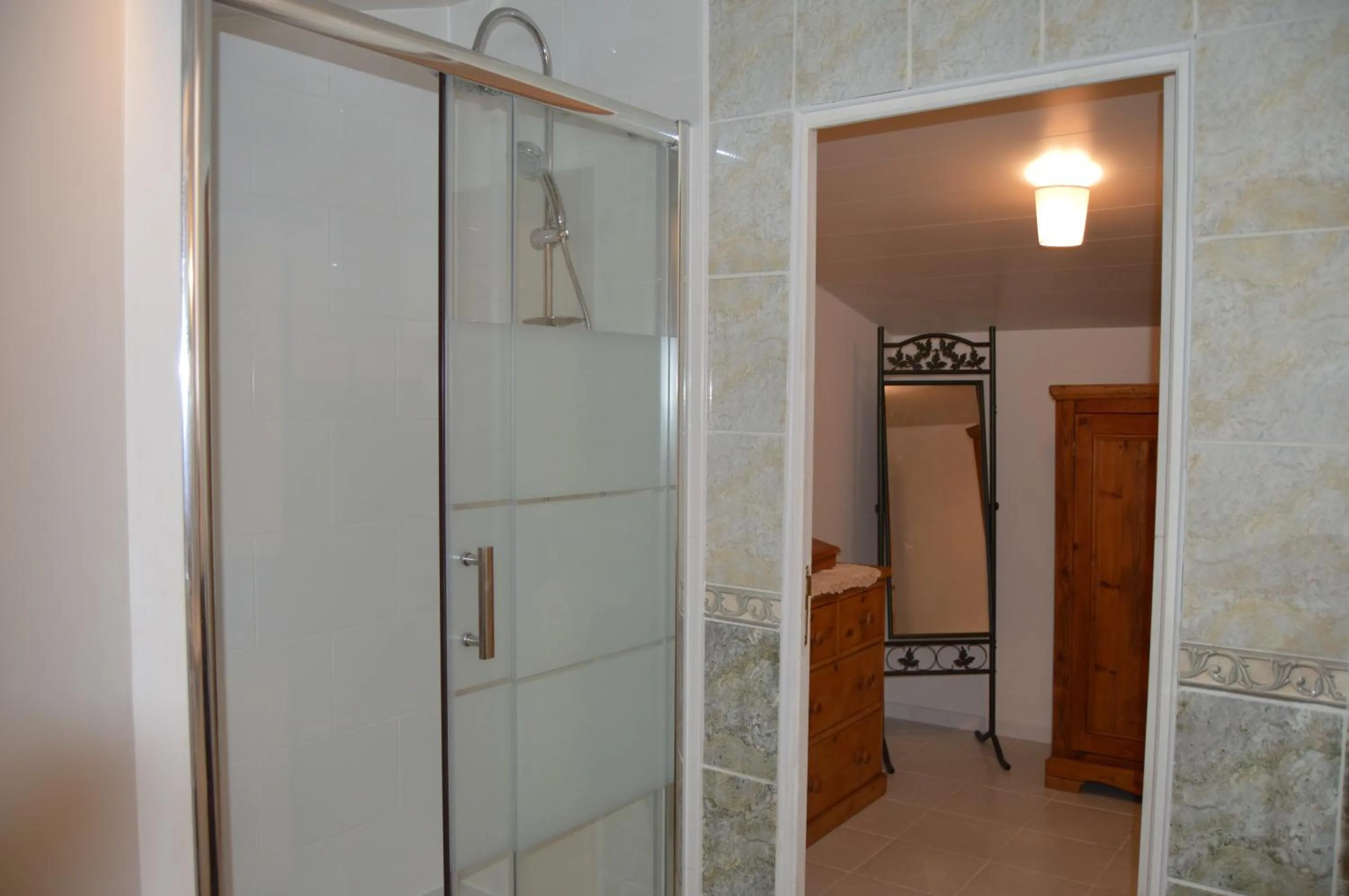 Shower in La Vieille Distillerie