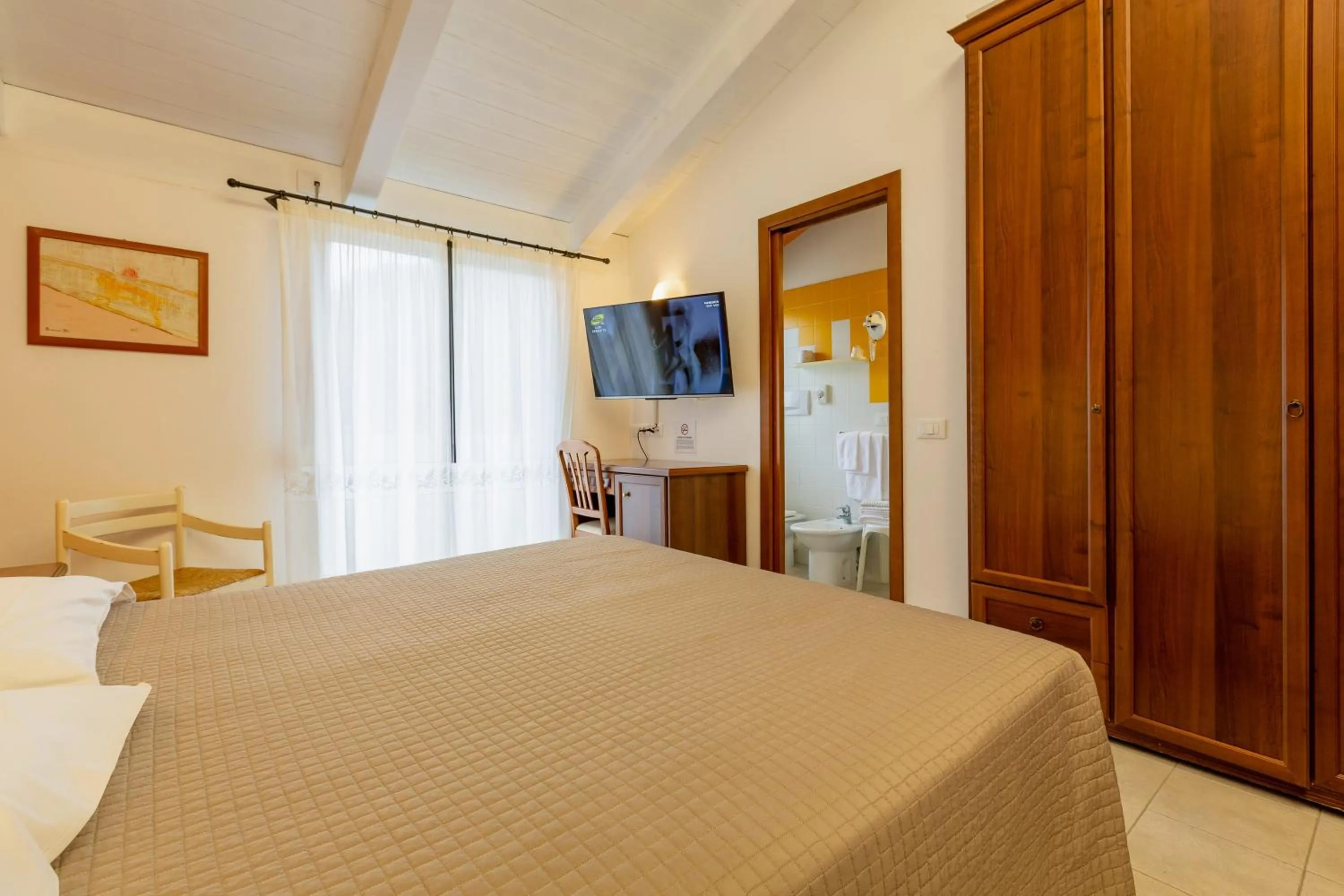 Bedroom, Bed in Hotel Columbia