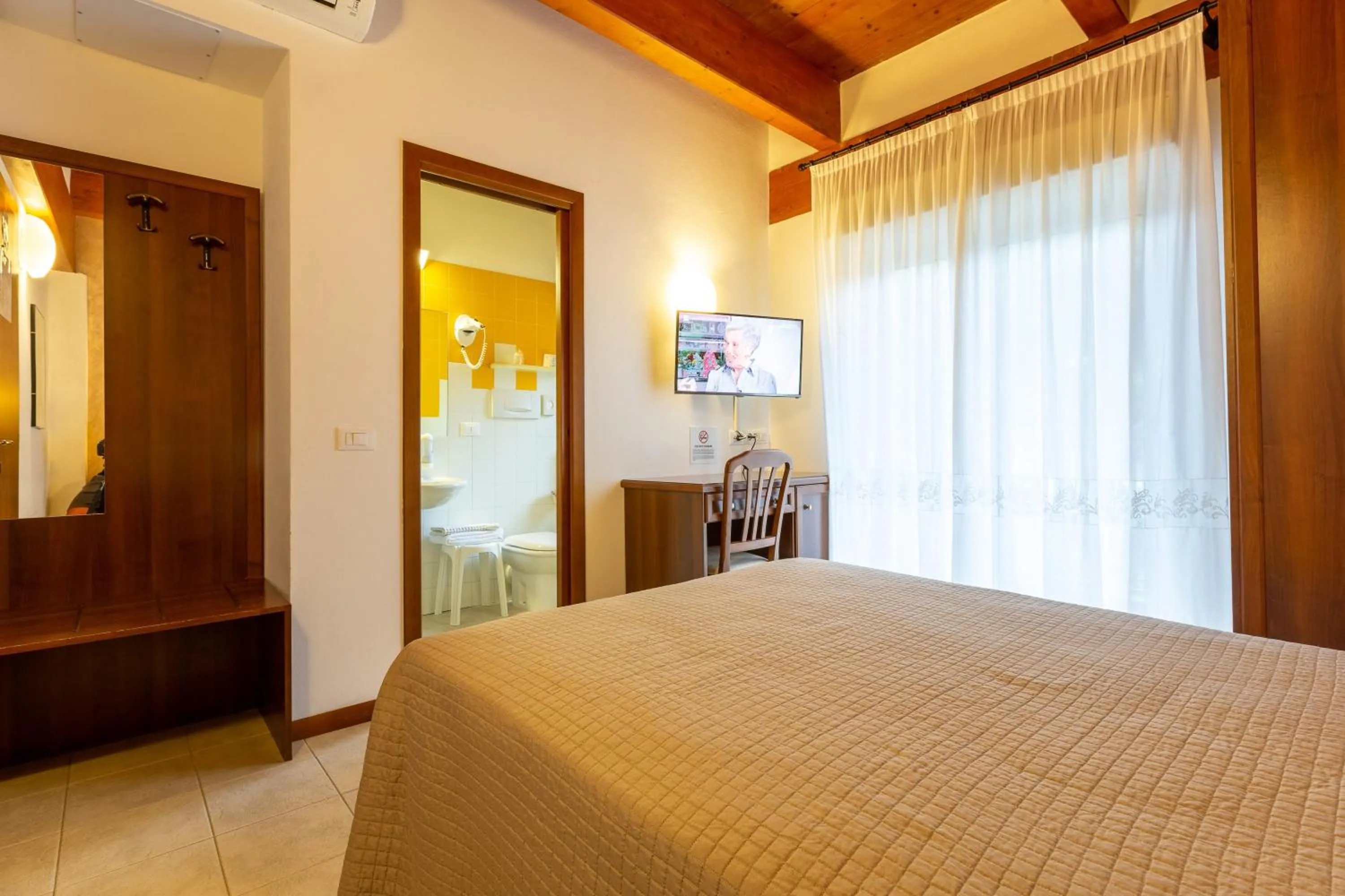 Bedroom, Bed in Hotel Columbia