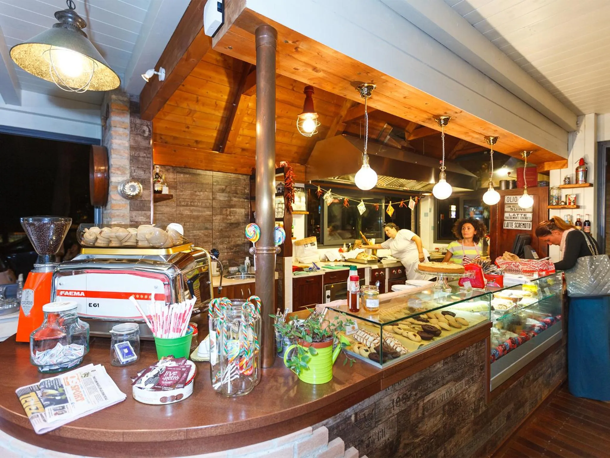 Restaurant/places to eat in Hotel Columbia