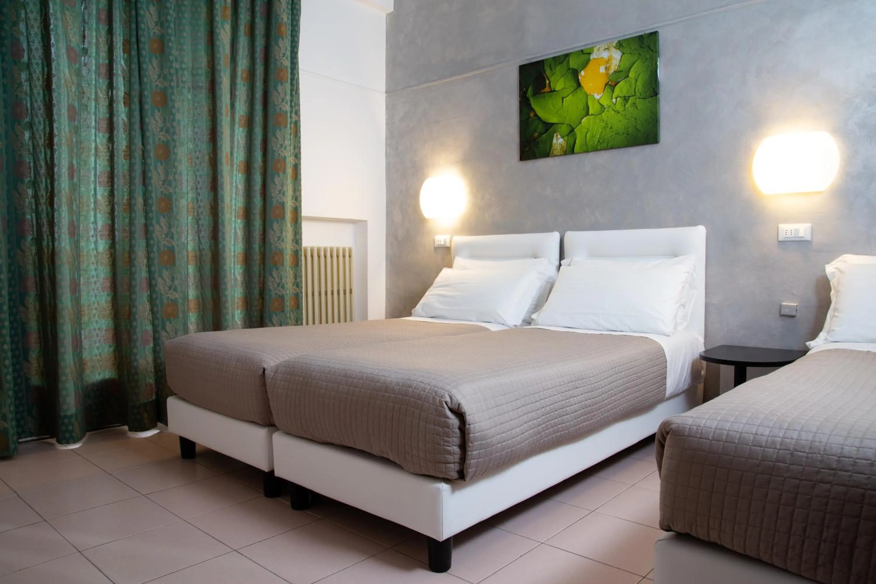 Photo of the whole room, Bed in Hotel Columbia