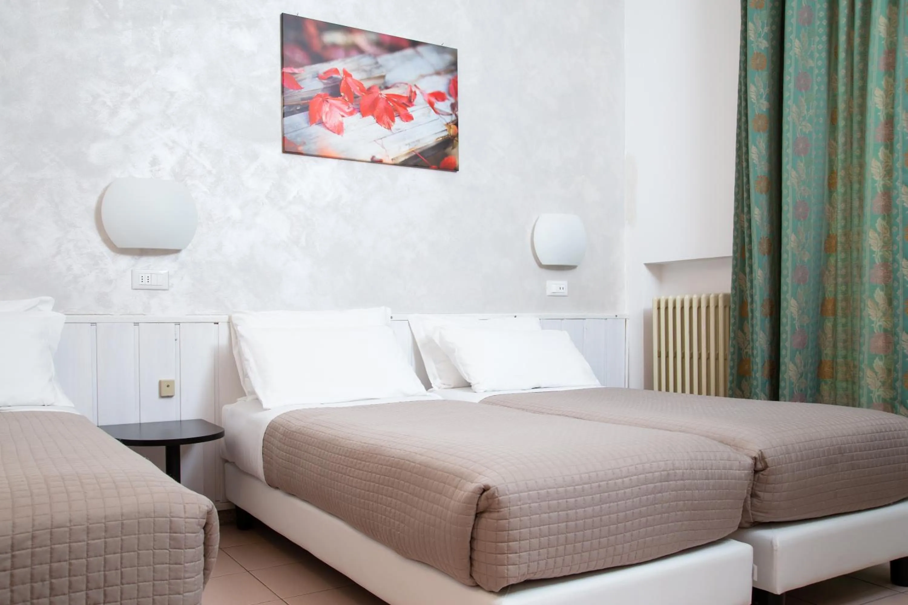 Photo of the whole room, Bed in Hotel Columbia