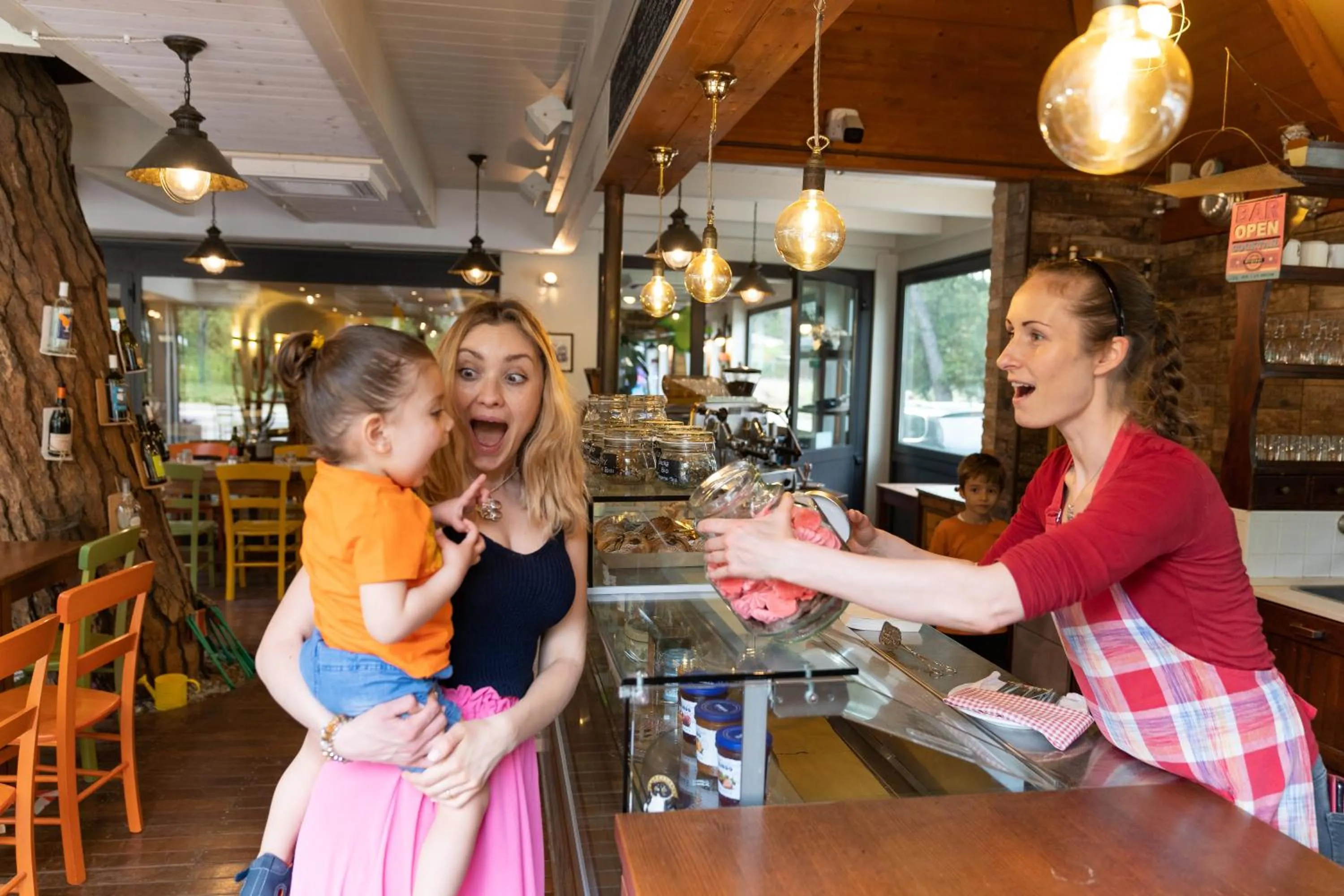 Restaurant/places to eat in Hotel Columbia