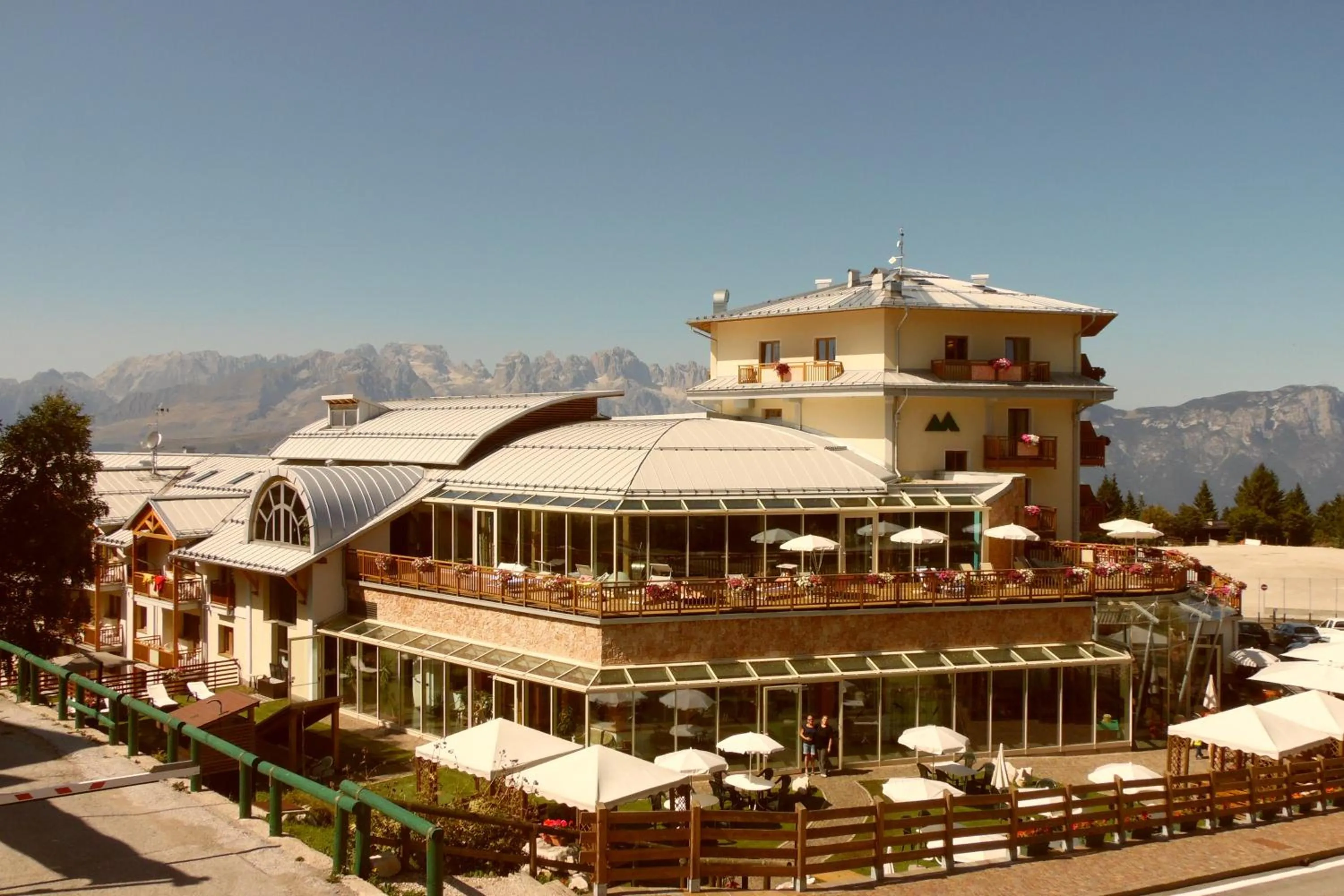 Facade/entrance in Hotel Montana