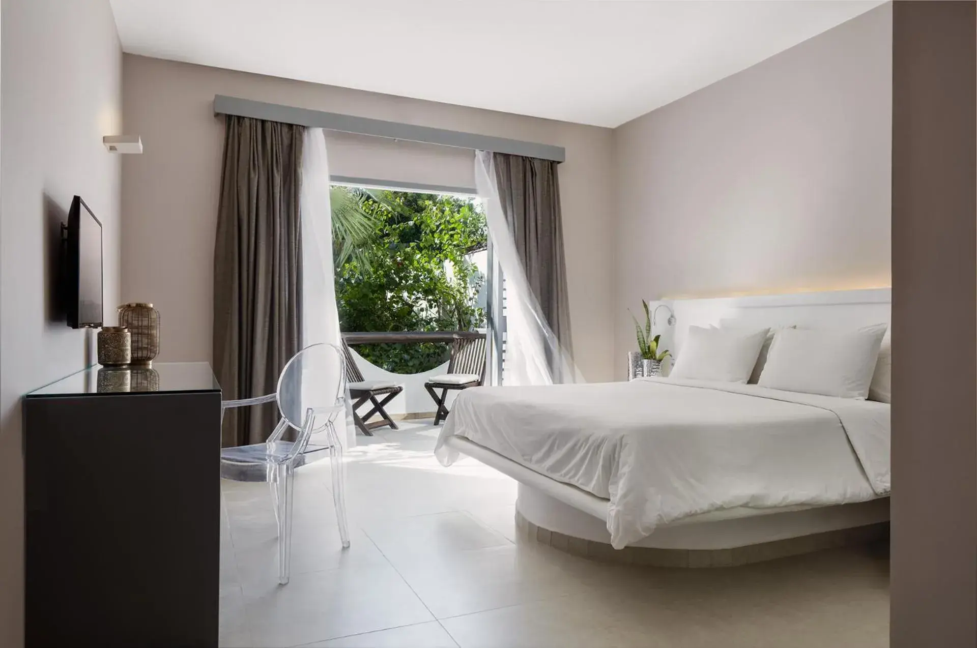 Bed in My Blue Hotel Bed in My Blue Hotel