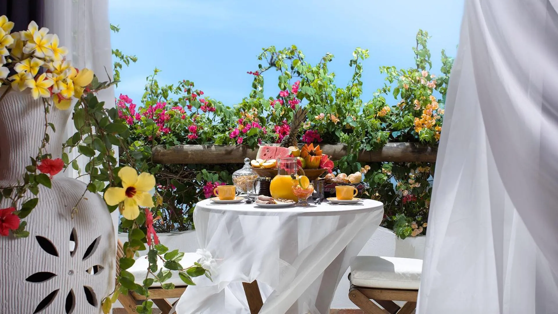 Restaurant/places to eat in My Blue Hotel