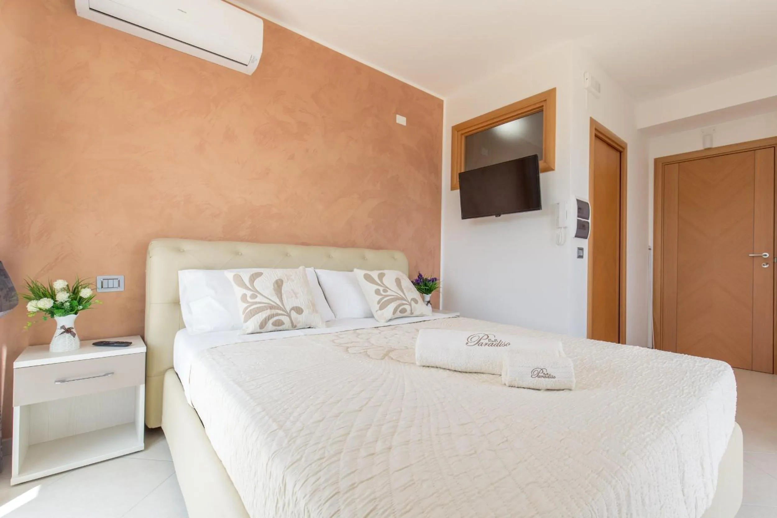 Photo of the whole room, Bed in B&B Paradiso