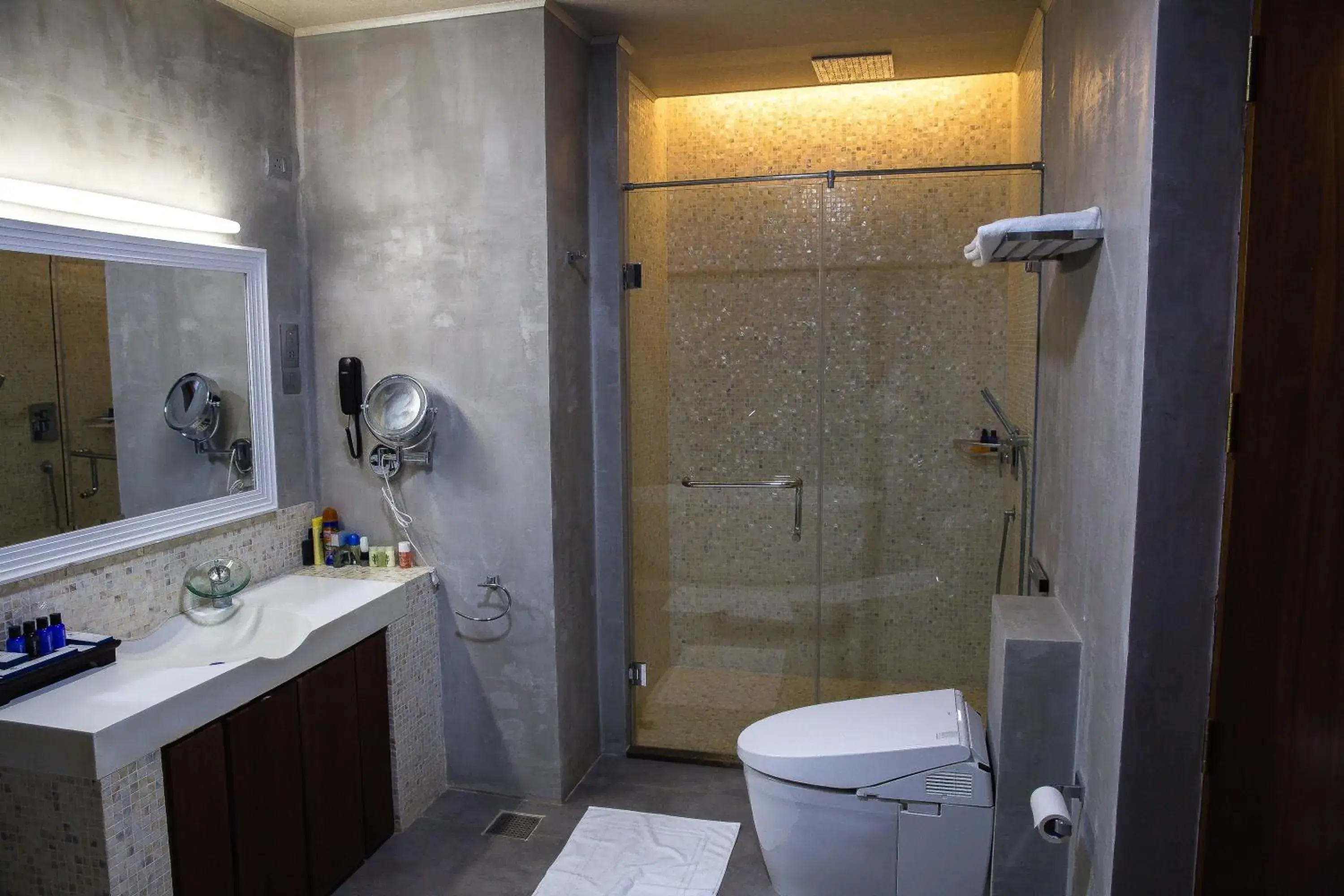 Bathroom in Club Waskaduwa Beach Resort & Spa Bathroom in Club Waskaduwa Beach Resort & Spa