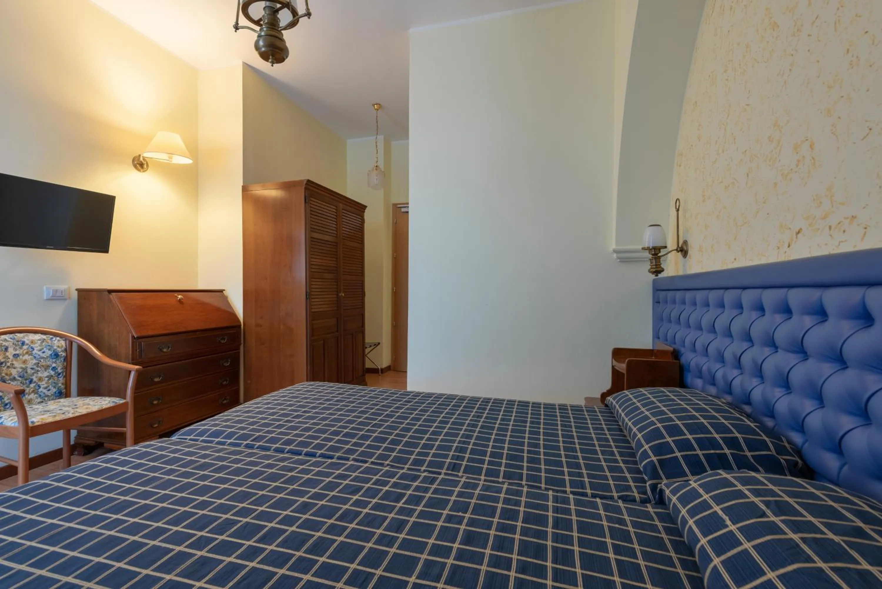 Bed in Hotel Malcesine