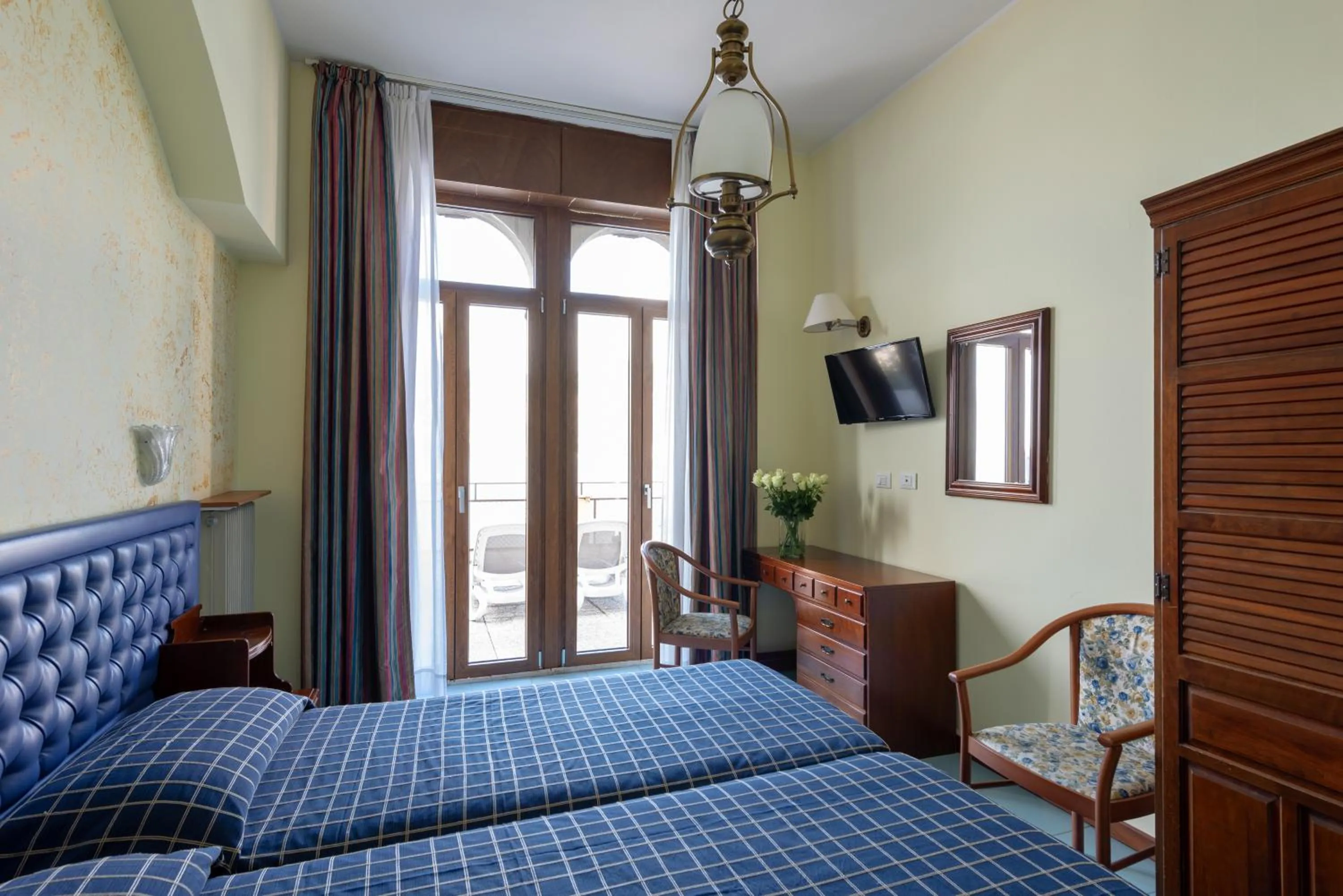 Bed in Hotel Malcesine