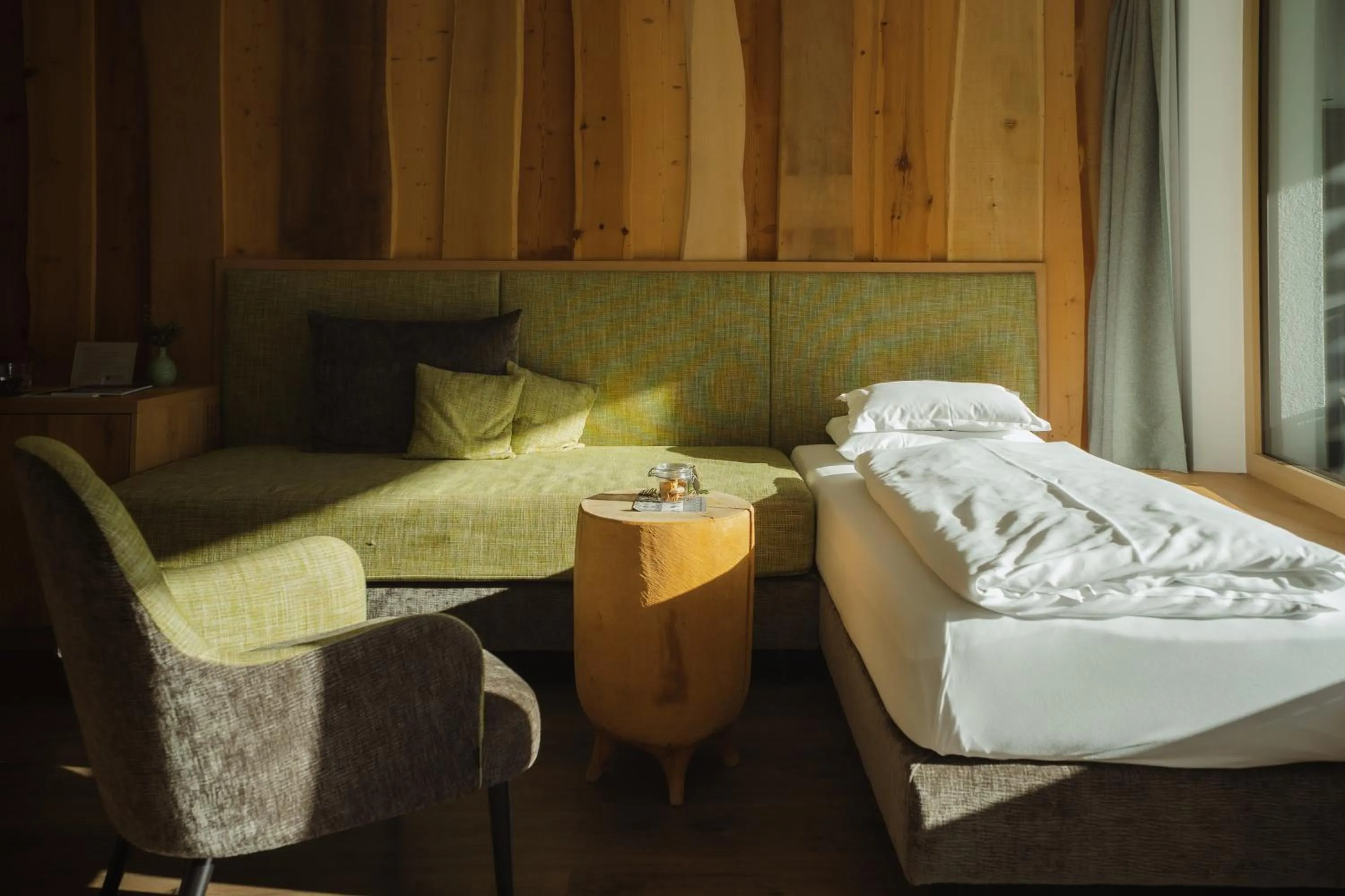 Living room, Bed in Hotel Bad Fallenbach