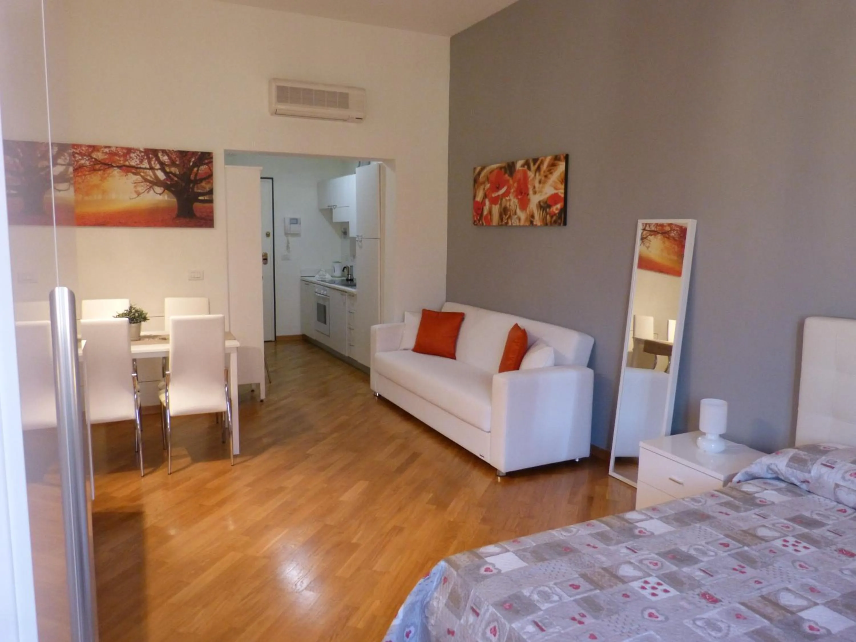 Living room, Bed in Residenza Piazza Santo Stefano
