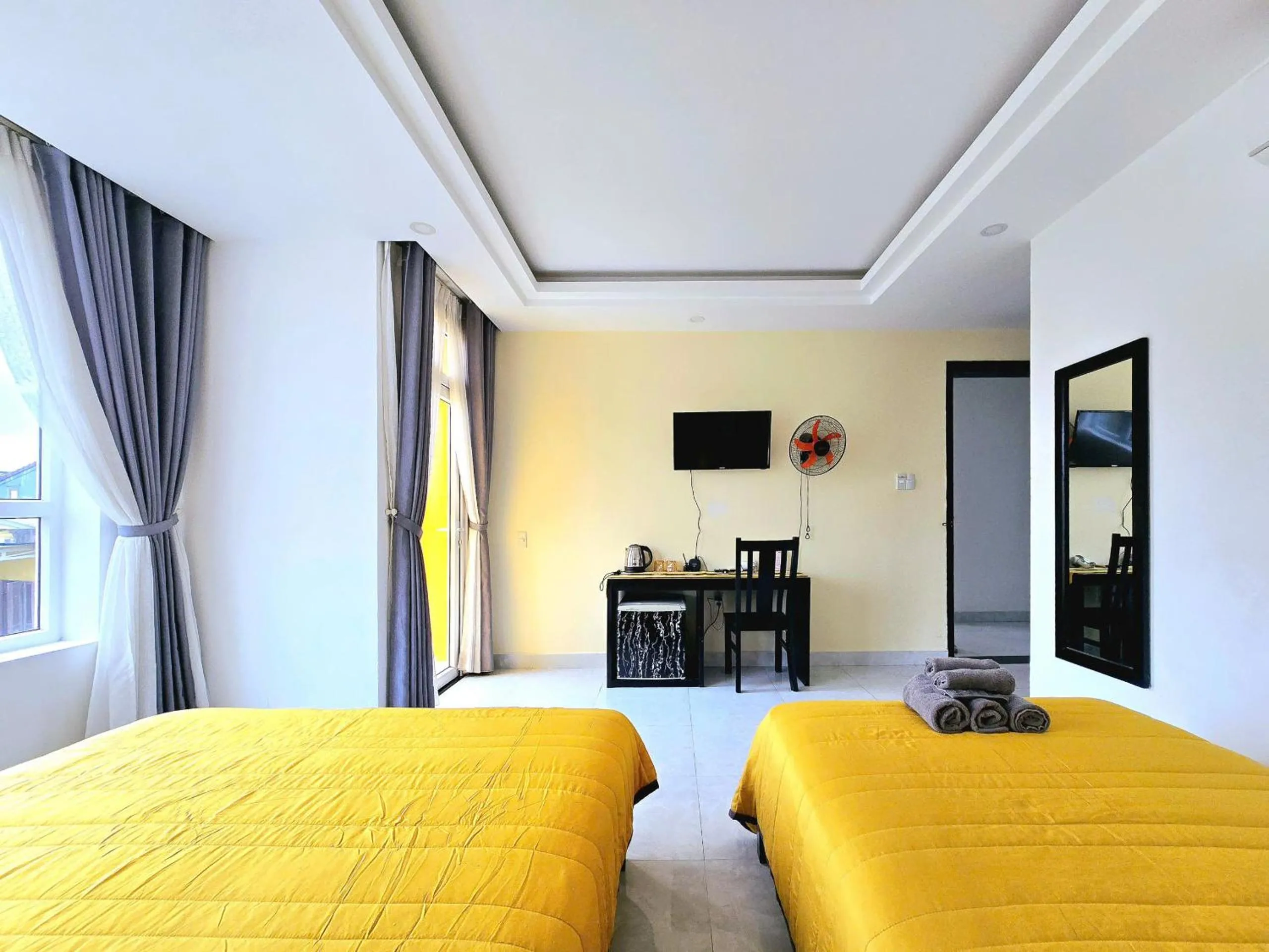 Bed in Flamingo Villa Homestay - Big Rooms with Balcony - Close to Hoi An Old Town 200m & Temple Bridge - Large Outside Pool for Sun Bathing