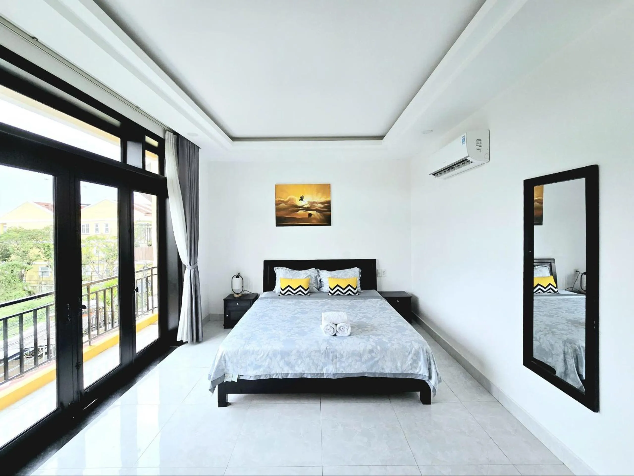 Bed in Flamingo Villa Homestay - Big Rooms with Balcony - Close to Hoi An Old Town 200m & Temple Bridge - Large Outside Pool for Sun Bathing