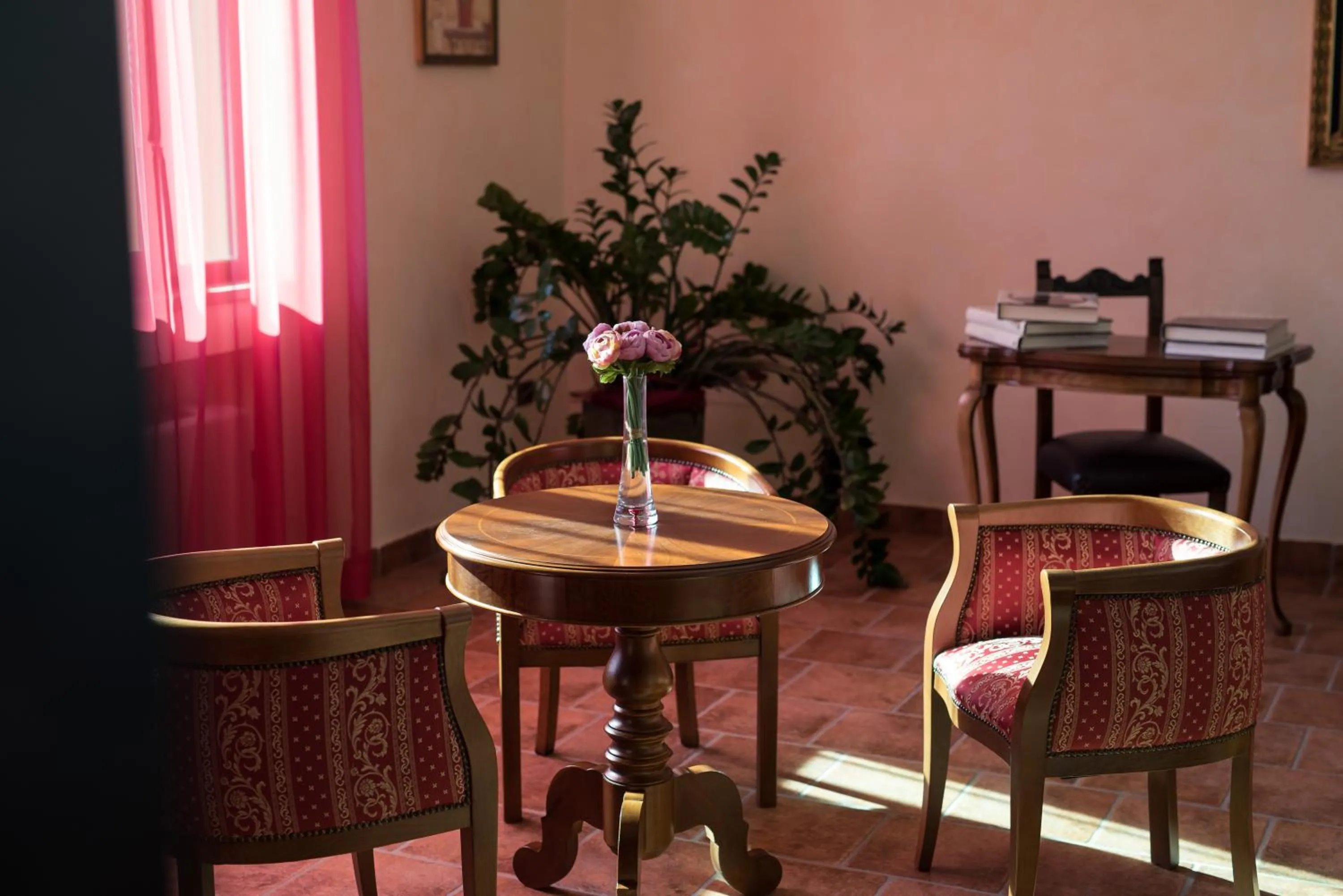 Communal lounge/ TV room in Hotel Lido degli Spagnoli Wellness & Spa