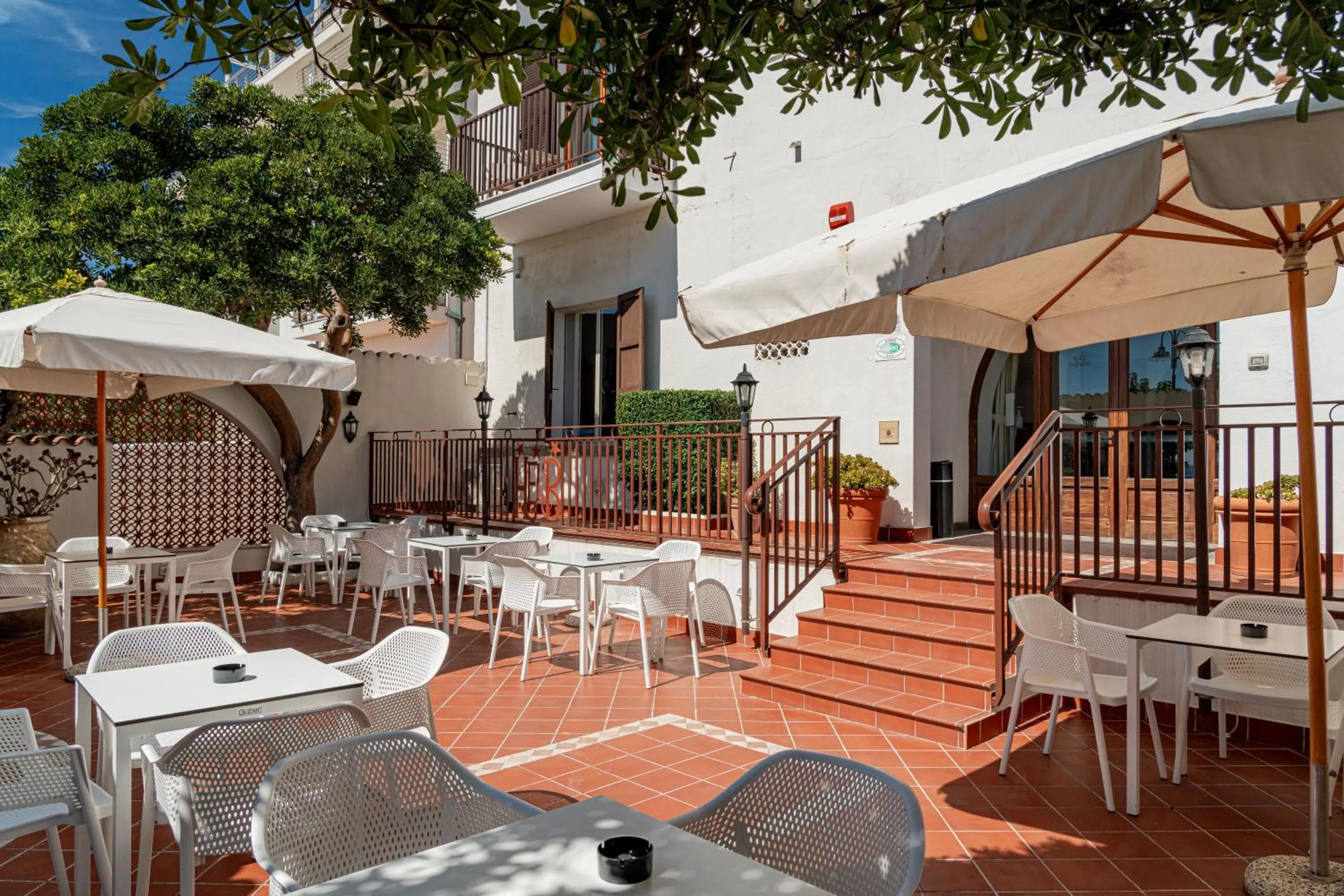Property building in Hotel El Balear