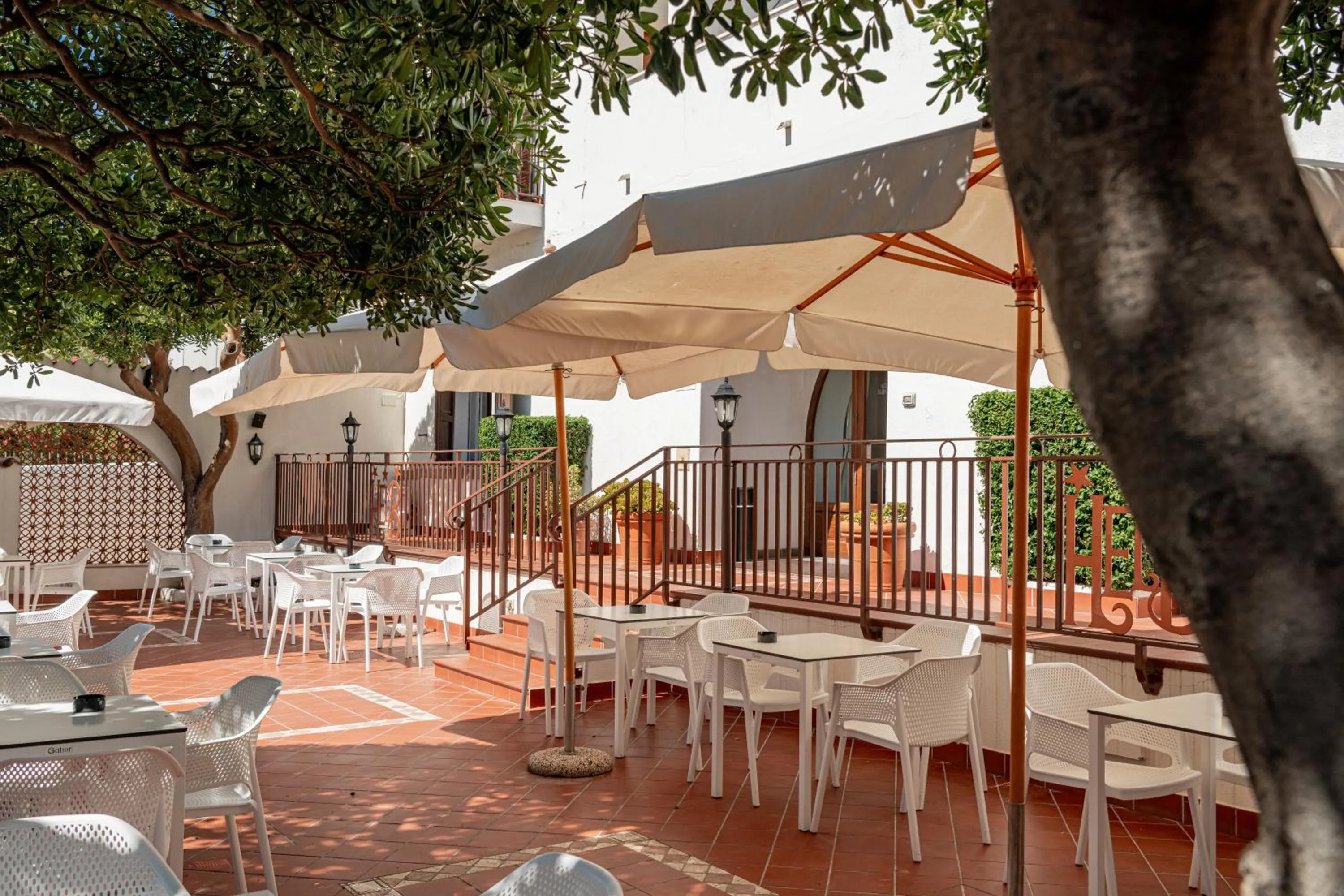 Property building in Hotel El Balear